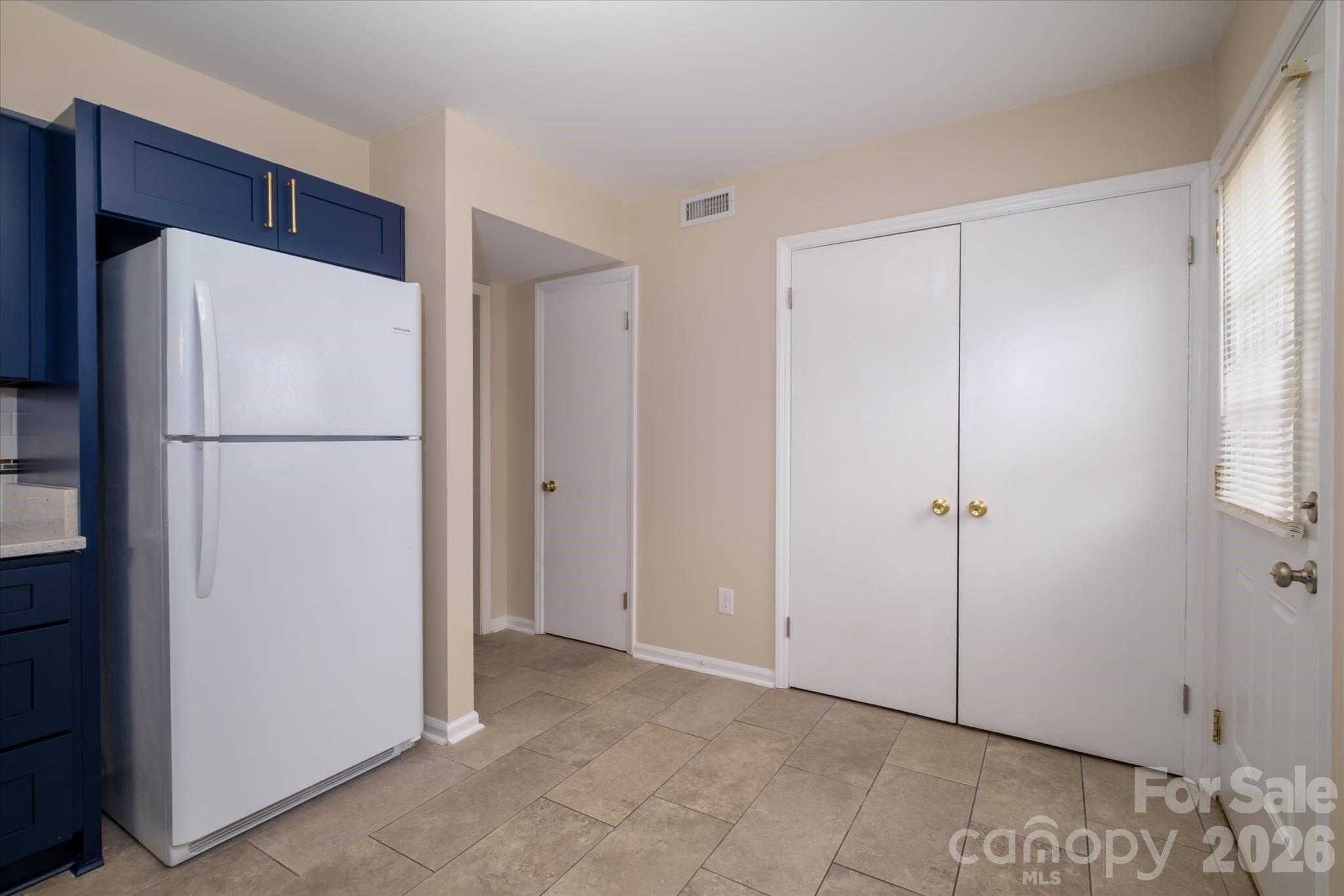 6810 Farmingdale Drive D Property Photo 5