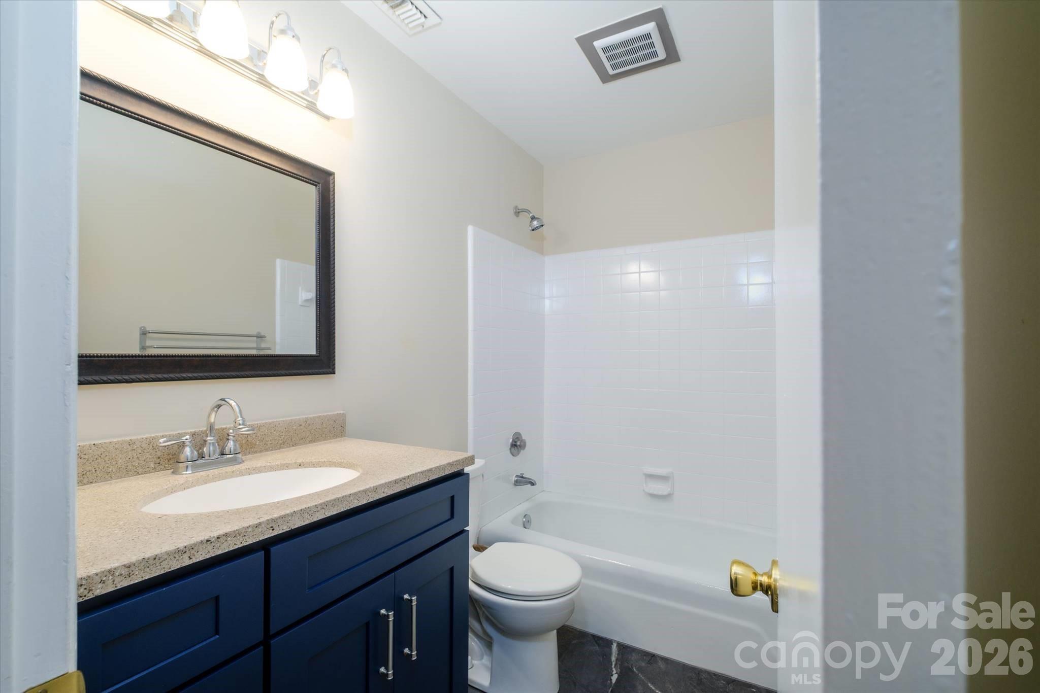 6810 Farmingdale Drive D Property Photo 6
