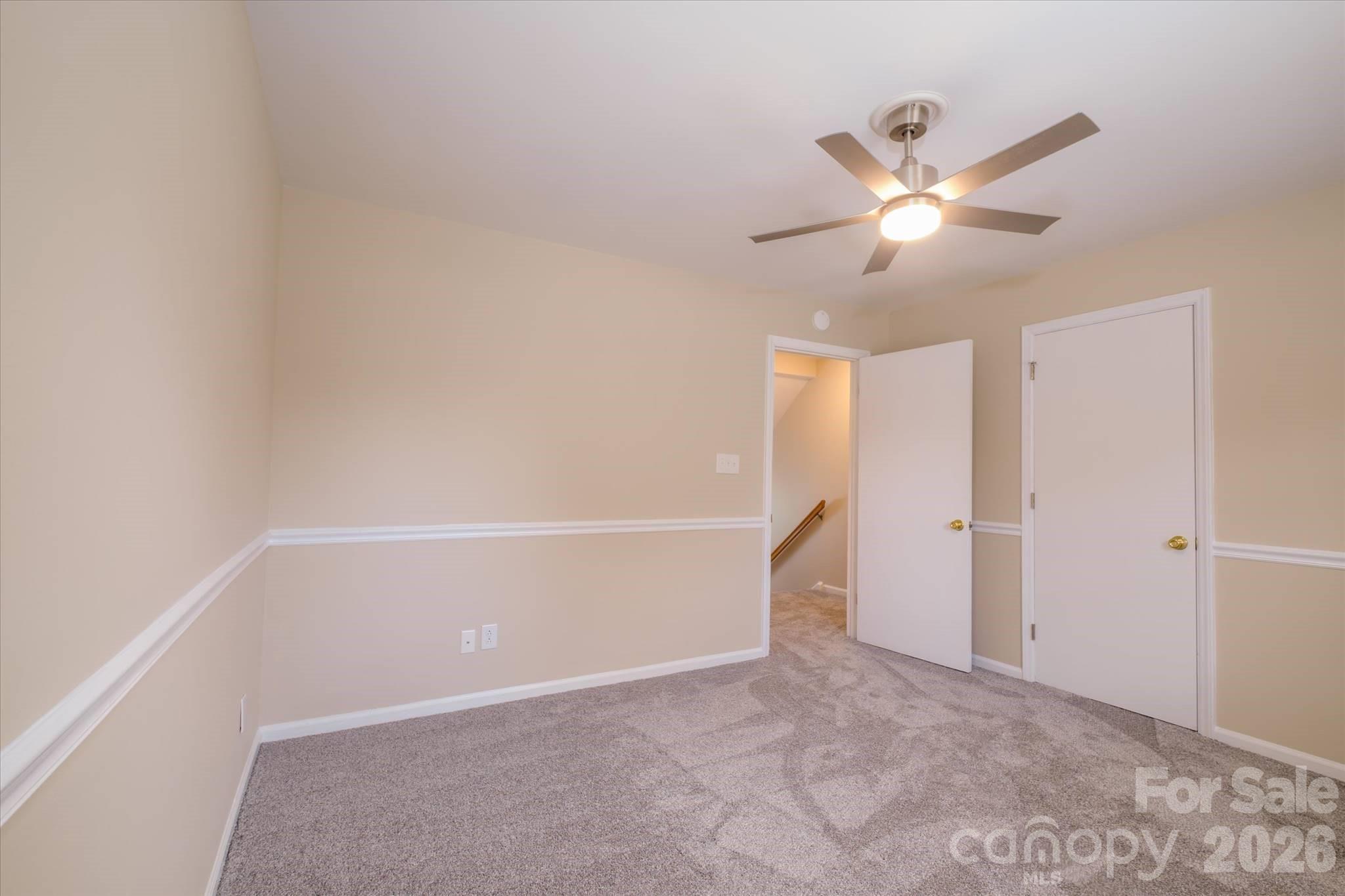 6810 Farmingdale Drive D Property Photo 14