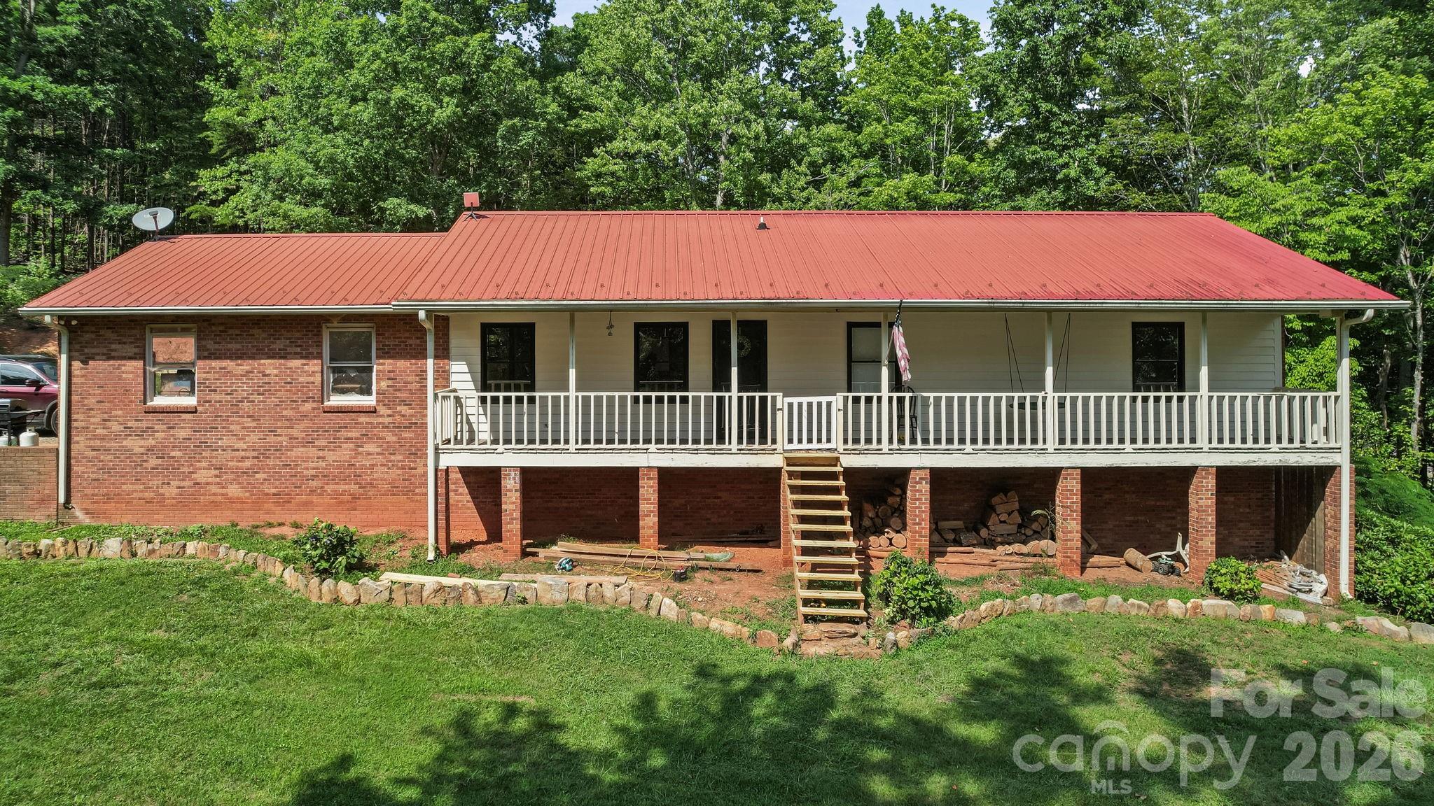 6643 Wards Gap Road Property Photo 2