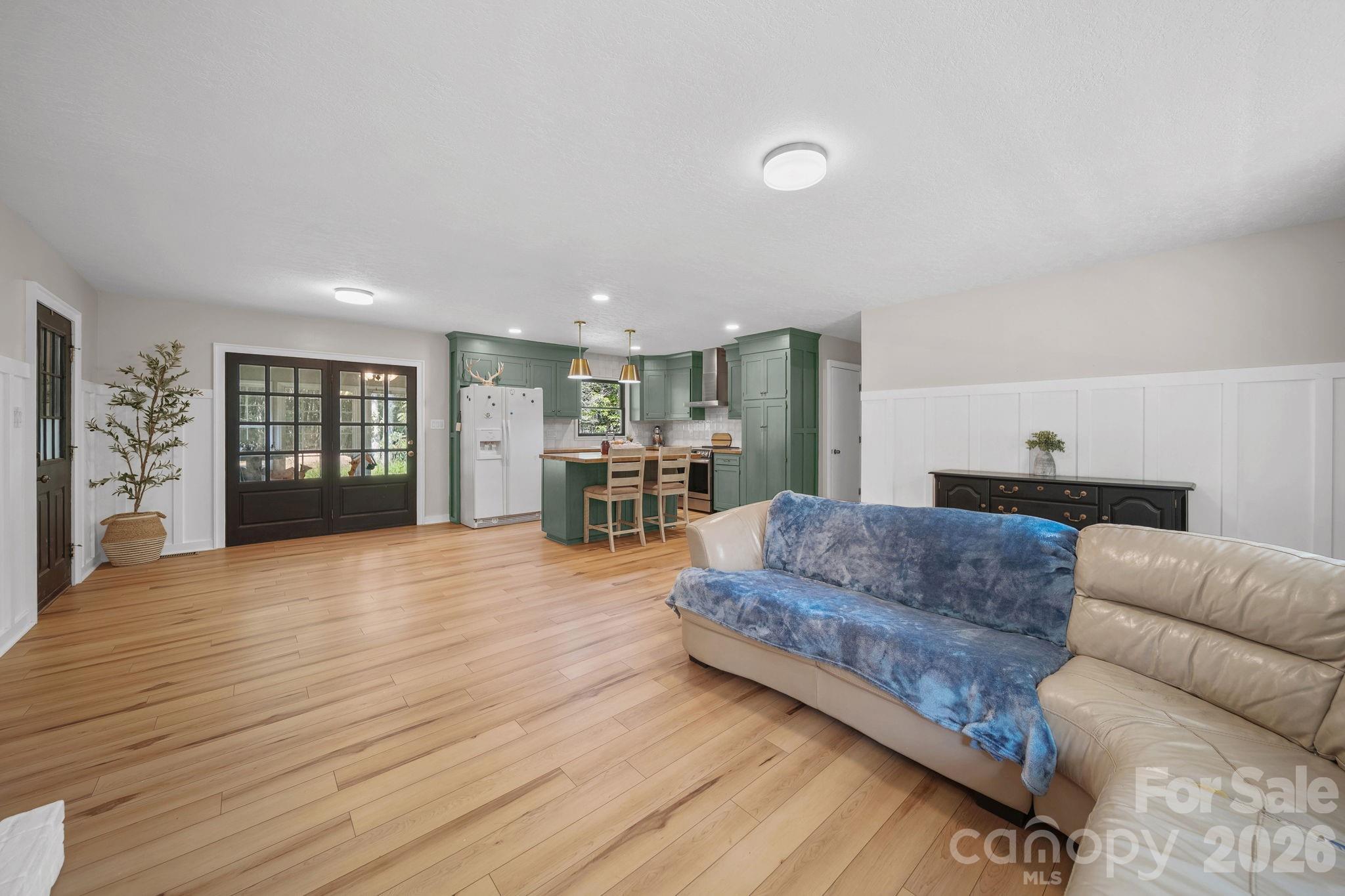 6643 Wards Gap Road Property Photo 3