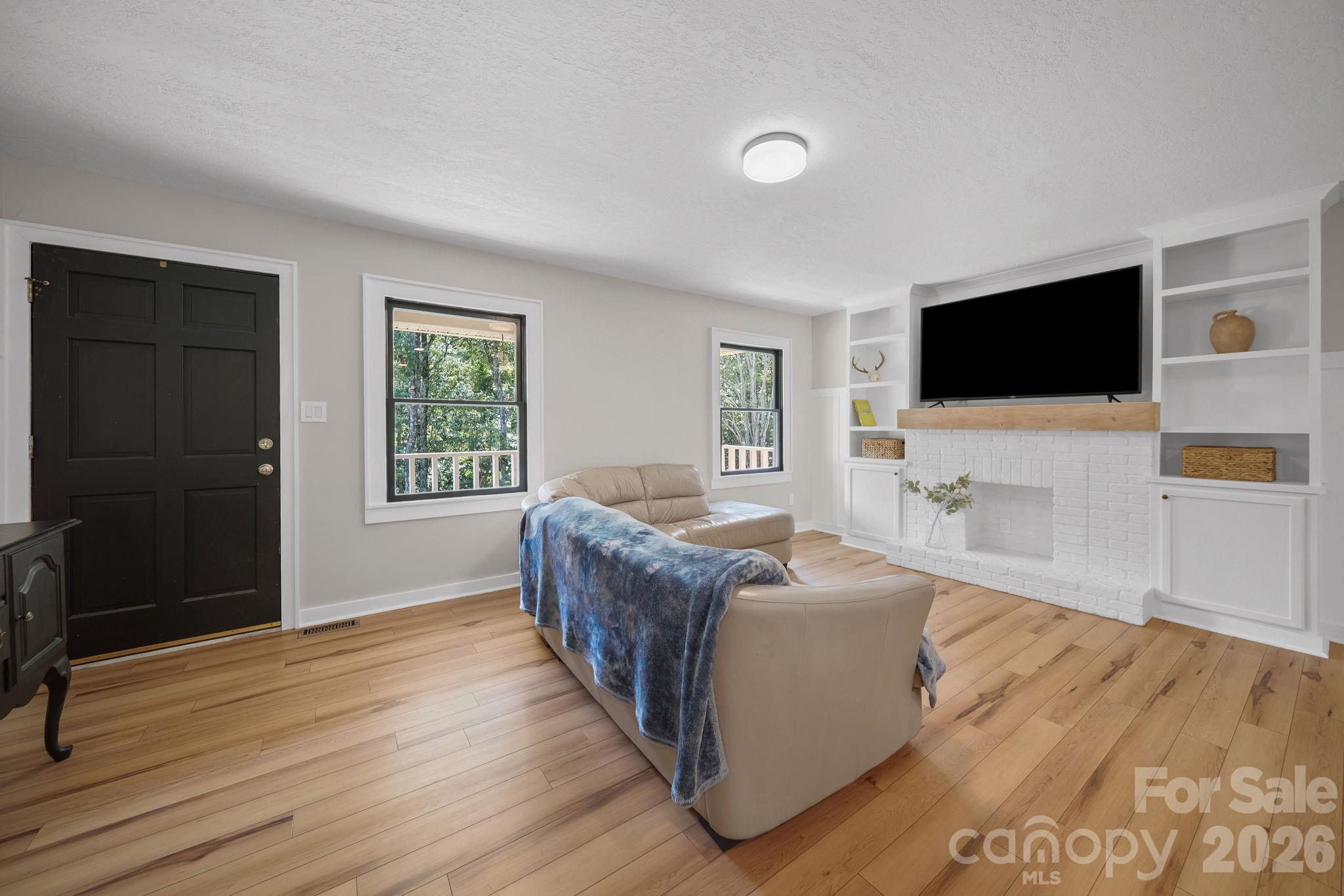 6643 Wards Gap Road Property Photo 4
