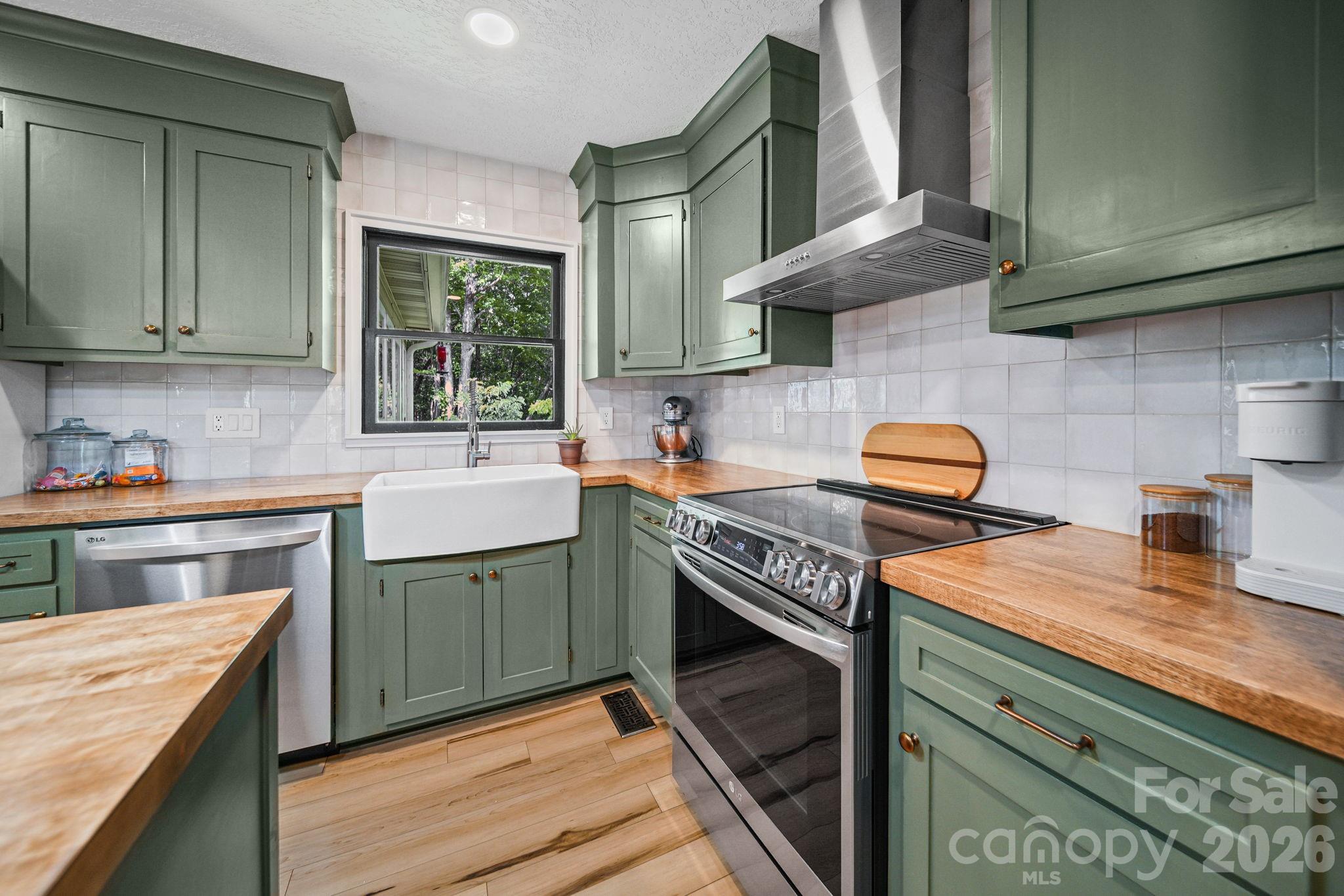 6643 Wards Gap Road Property Photo 5