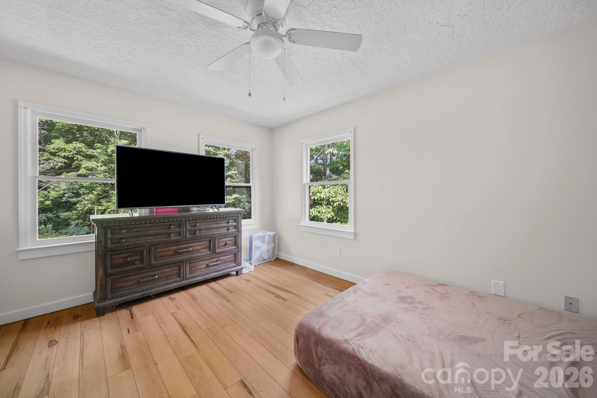 6643 Wards Gap Road Property Photo 8