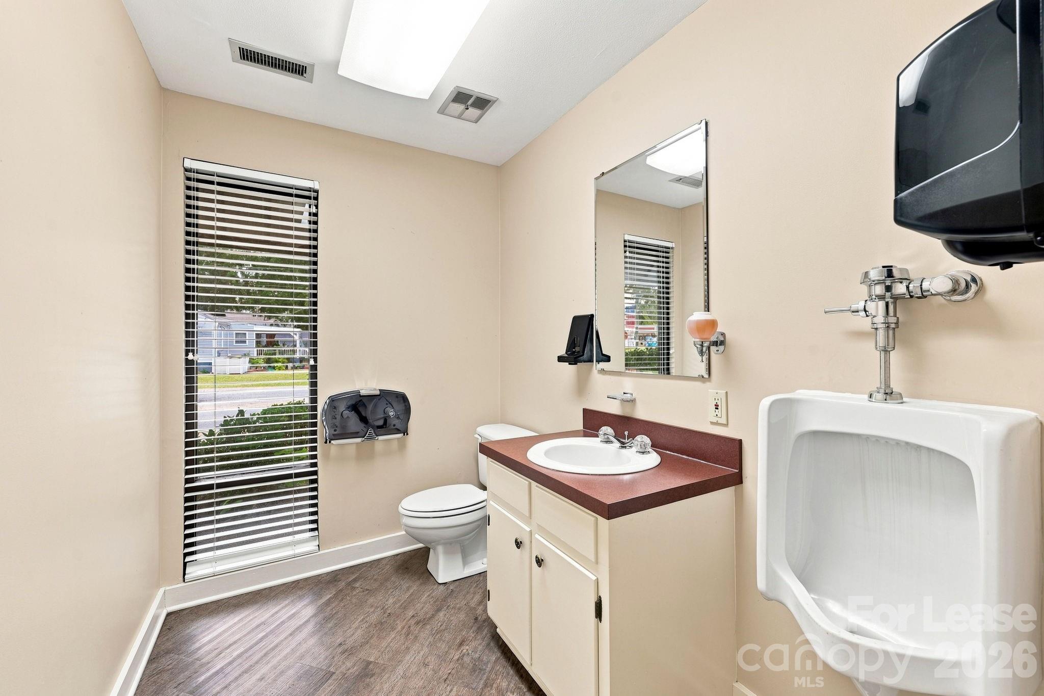 624 N Main Street Property Photo 25