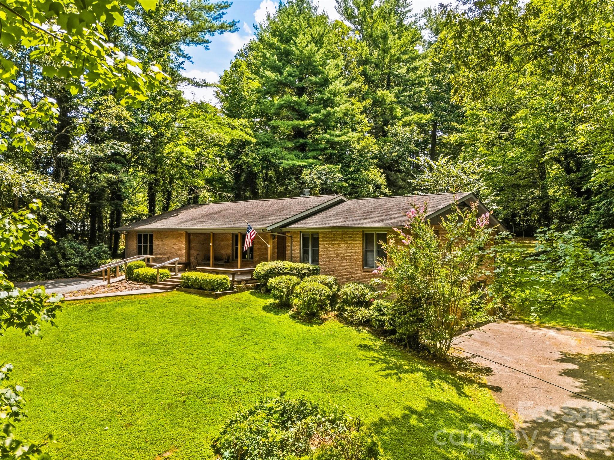 2526 Kanuga Road Property Photo 1