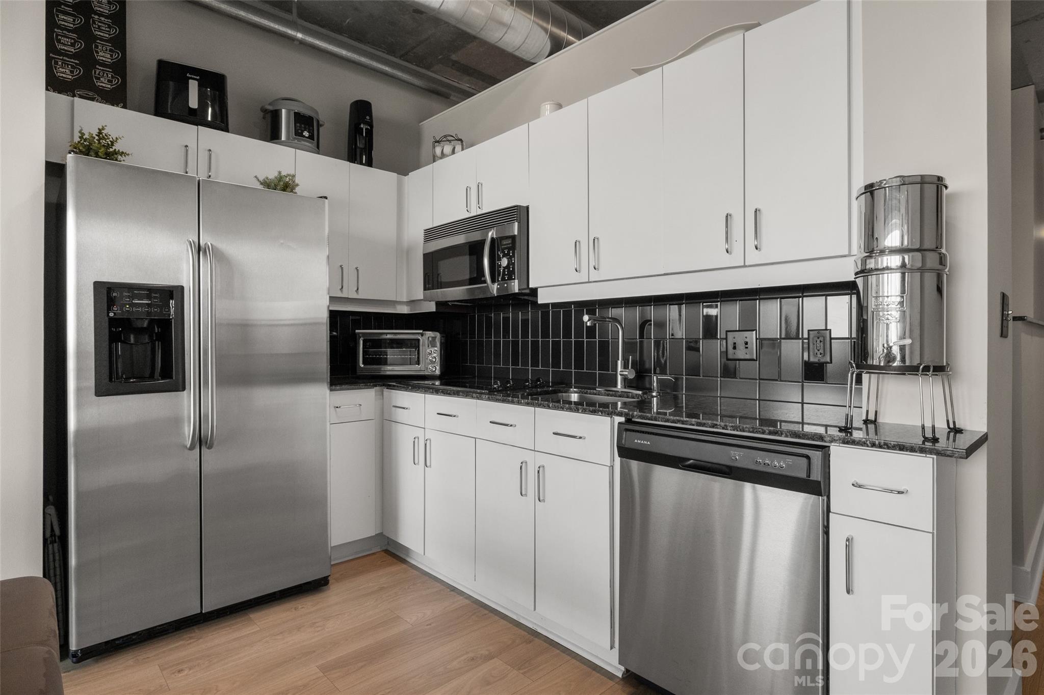 505 E 6th Street 915 Property Photo 5