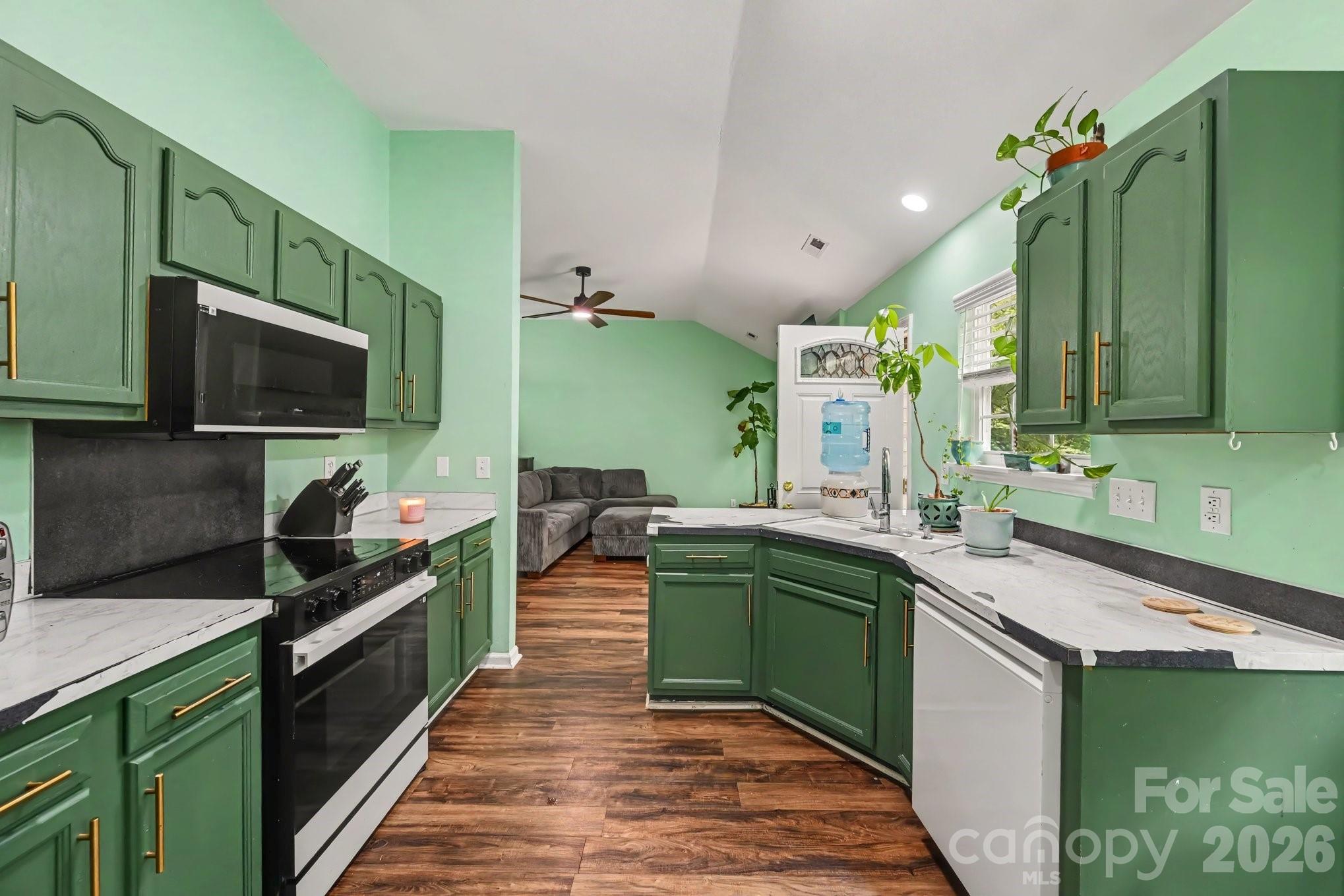 1906 Stonewyck Avenue 110 Property Photo 2