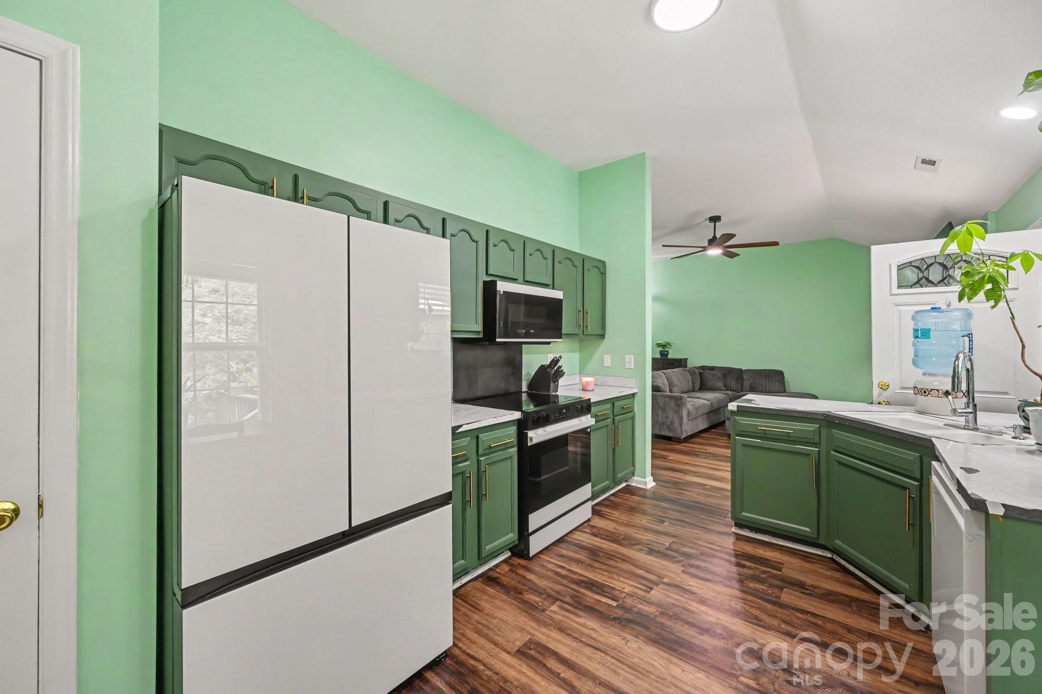 1906 Stonewyck Avenue 110 Property Photo 9