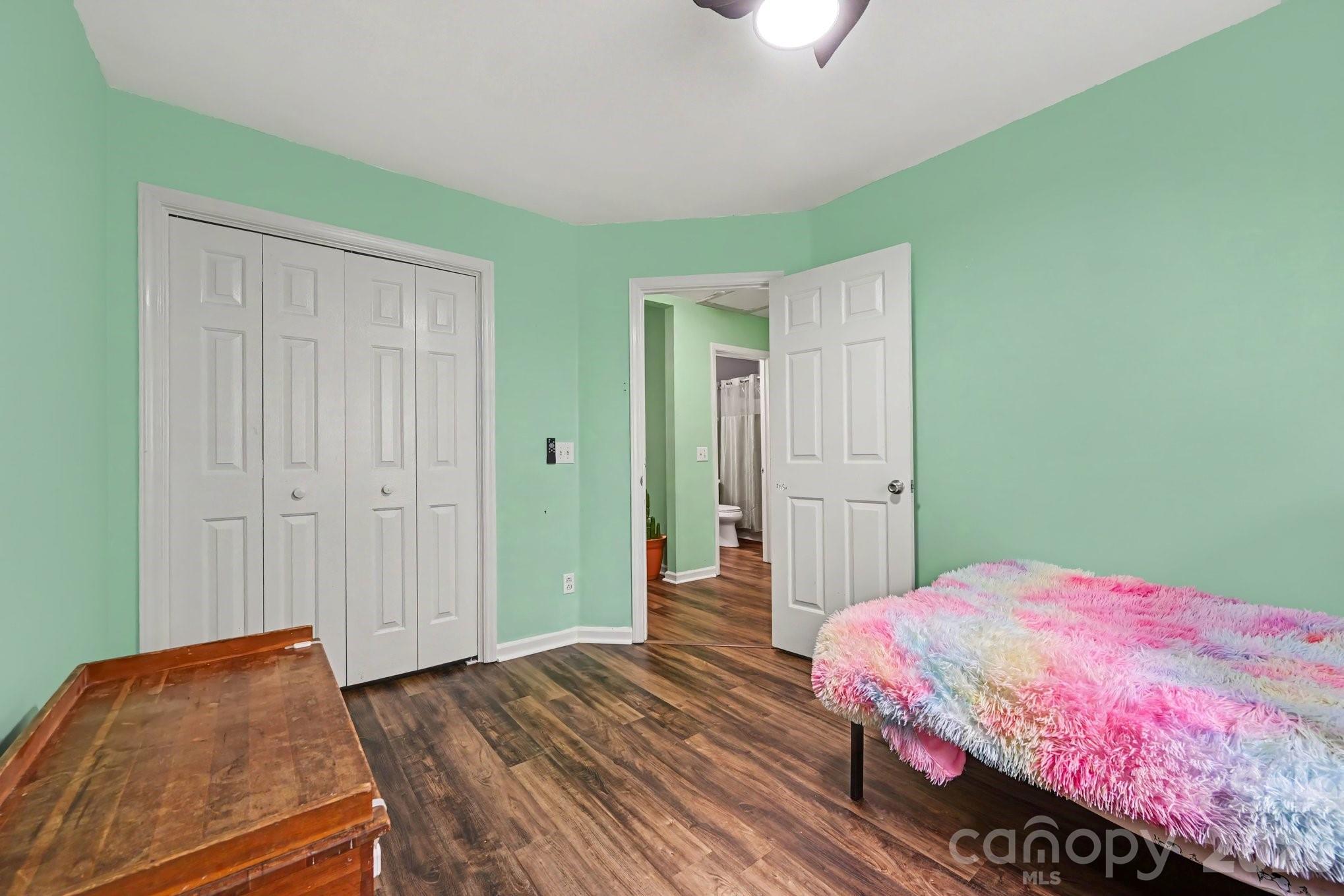 1906 Stonewyck Avenue 110 Property Photo 15