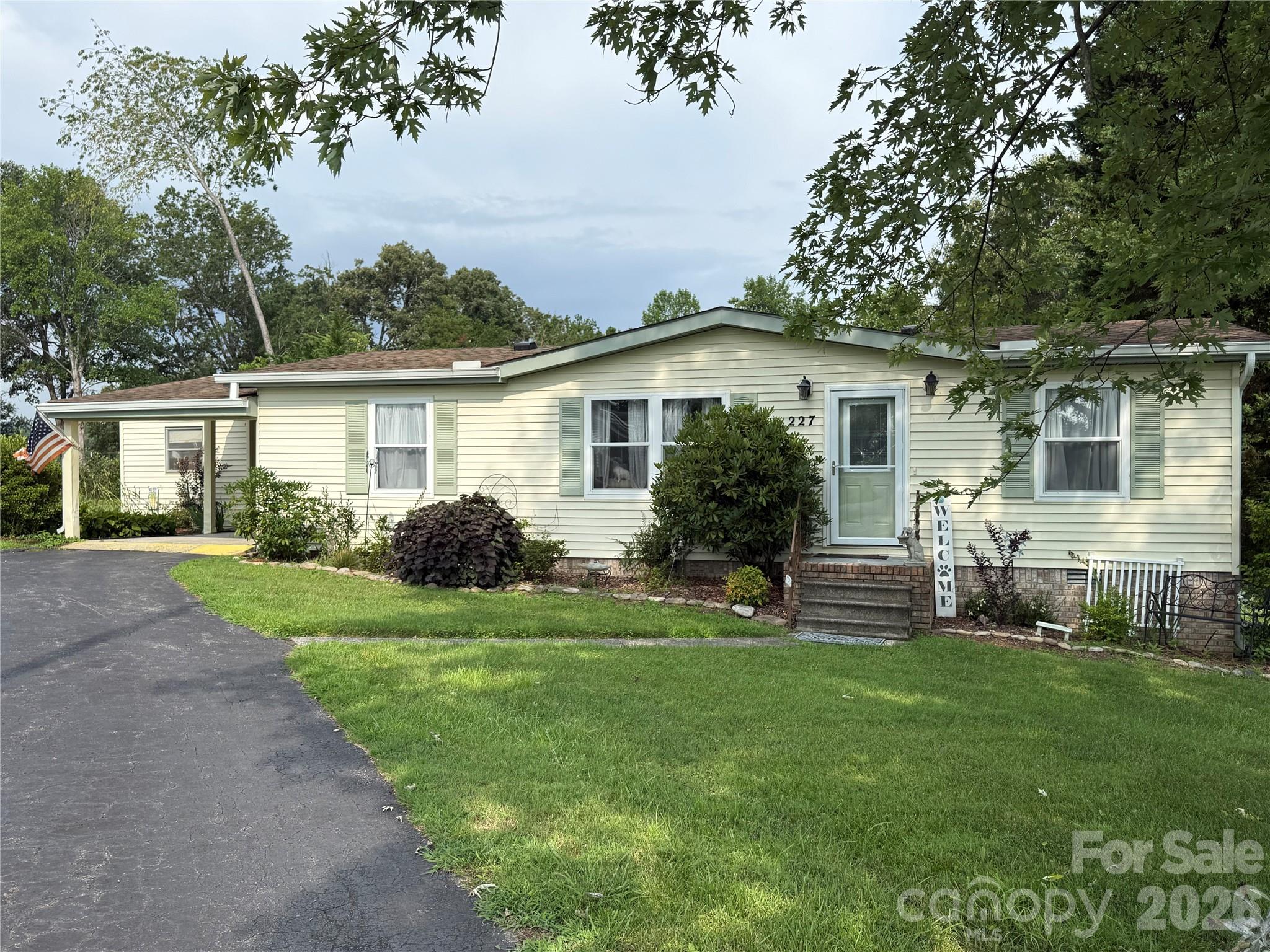 227 Cranbrook Circle Property Photo 1