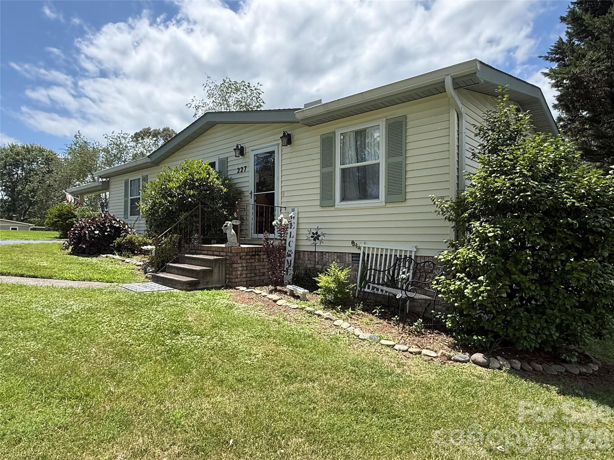 227 Cranbrook Circle Property Photo 2