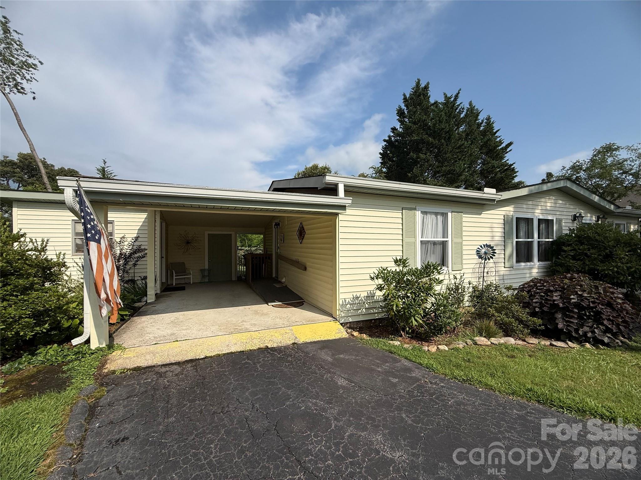 227 Cranbrook Circle Property Photo 3