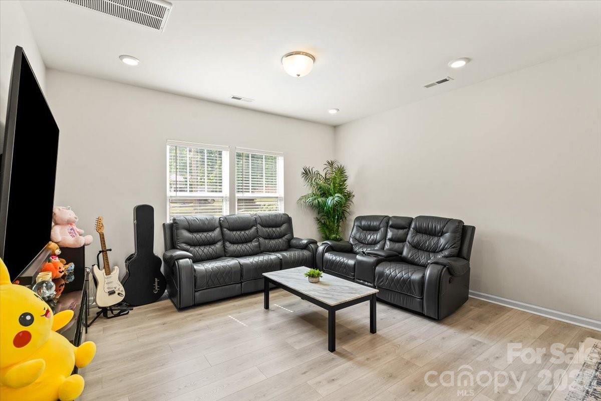 4627 Shattalon Drive Property Photo 4