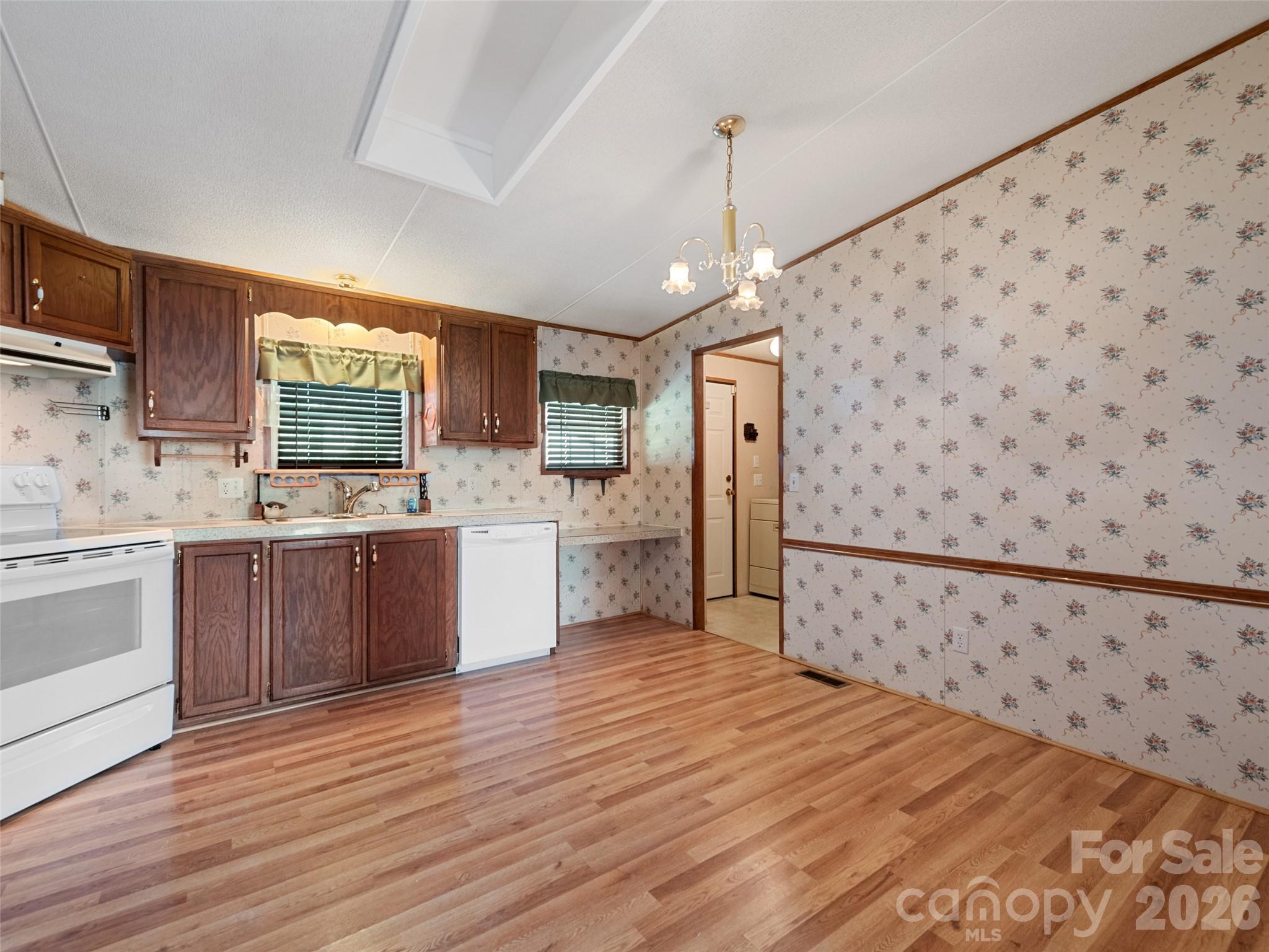 39 Spruce Street Property Photo 9