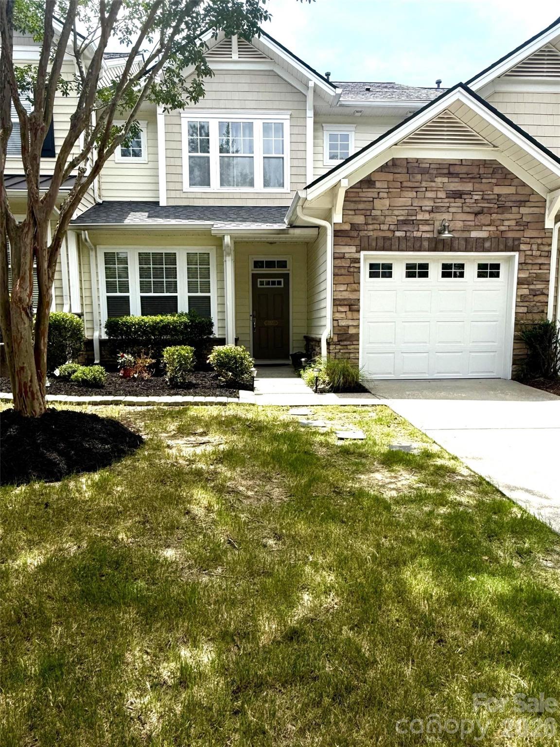 555 Pine Links Drive Property Photo 1