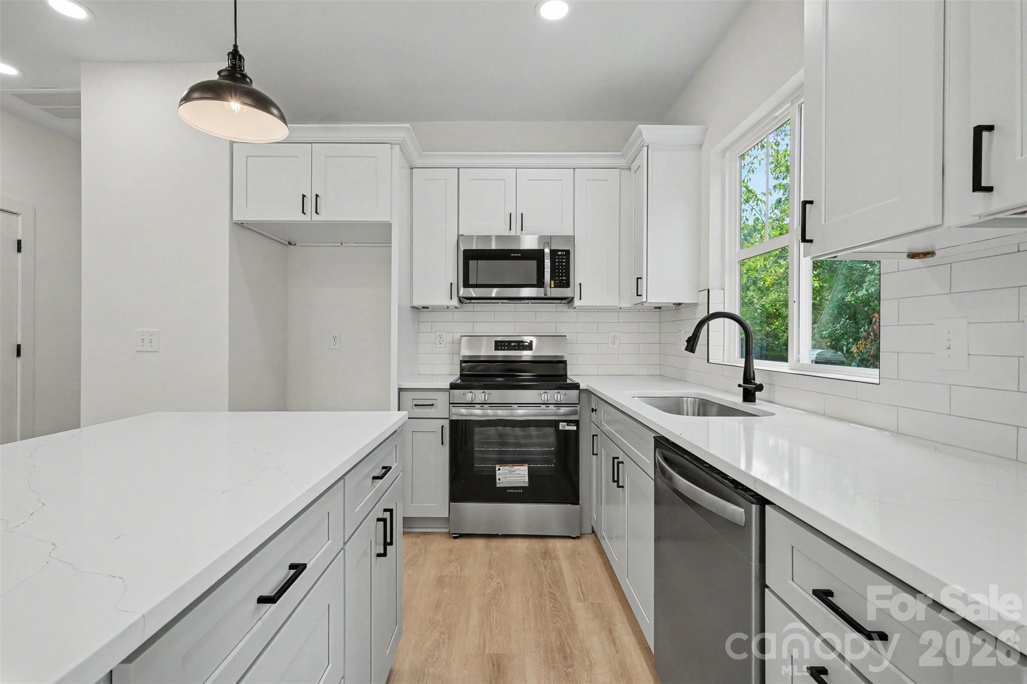 208 W Todd Lane A & B Property Photo 5