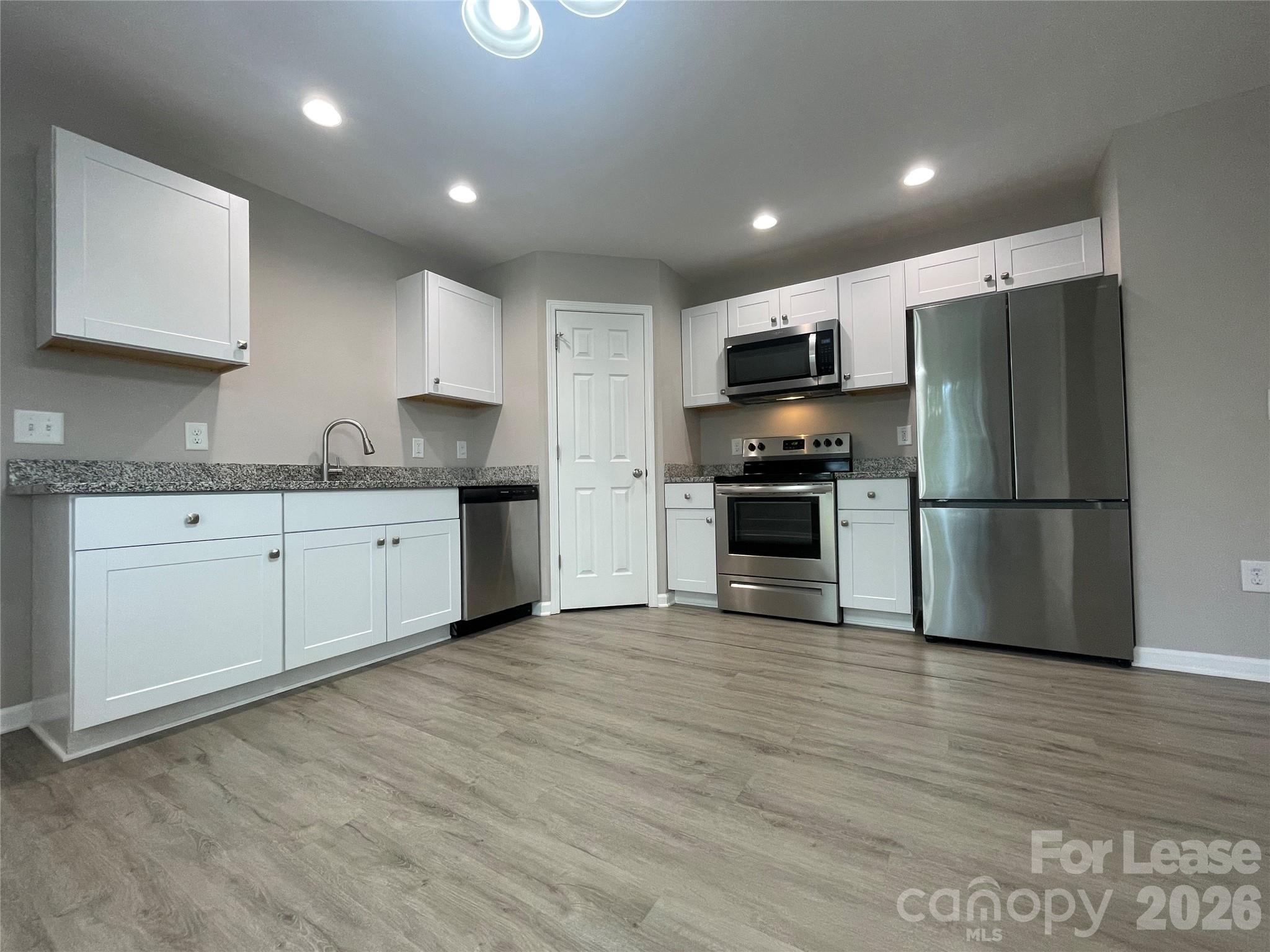 605 Frank Street Property Photo 5