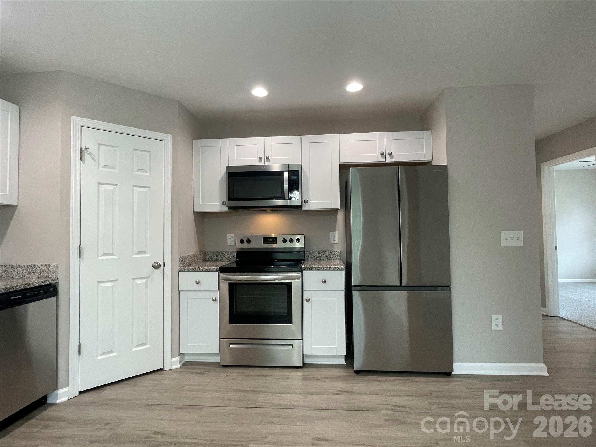 605 Frank Street Property Photo 6