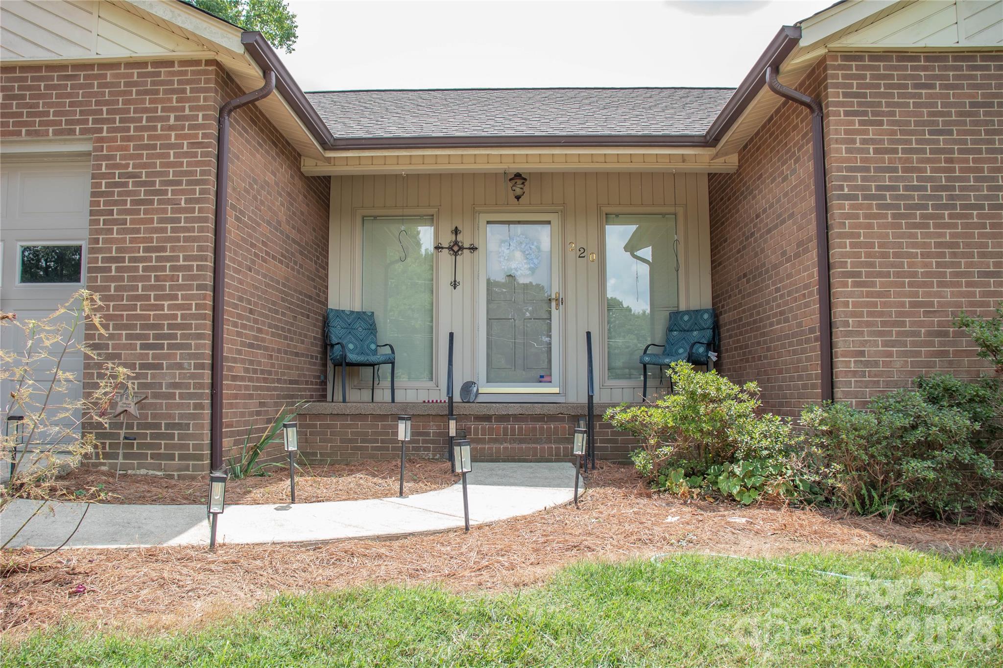 220 Sherwood Drive 22 Property Photo 2