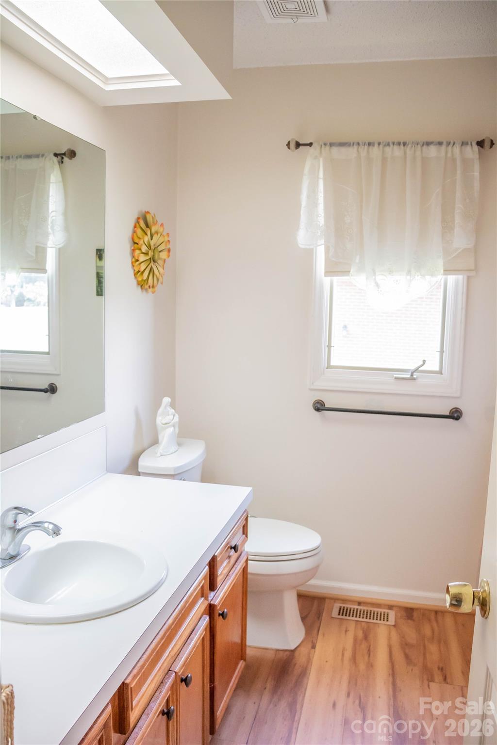 220 Sherwood Drive 22 Property Photo 10