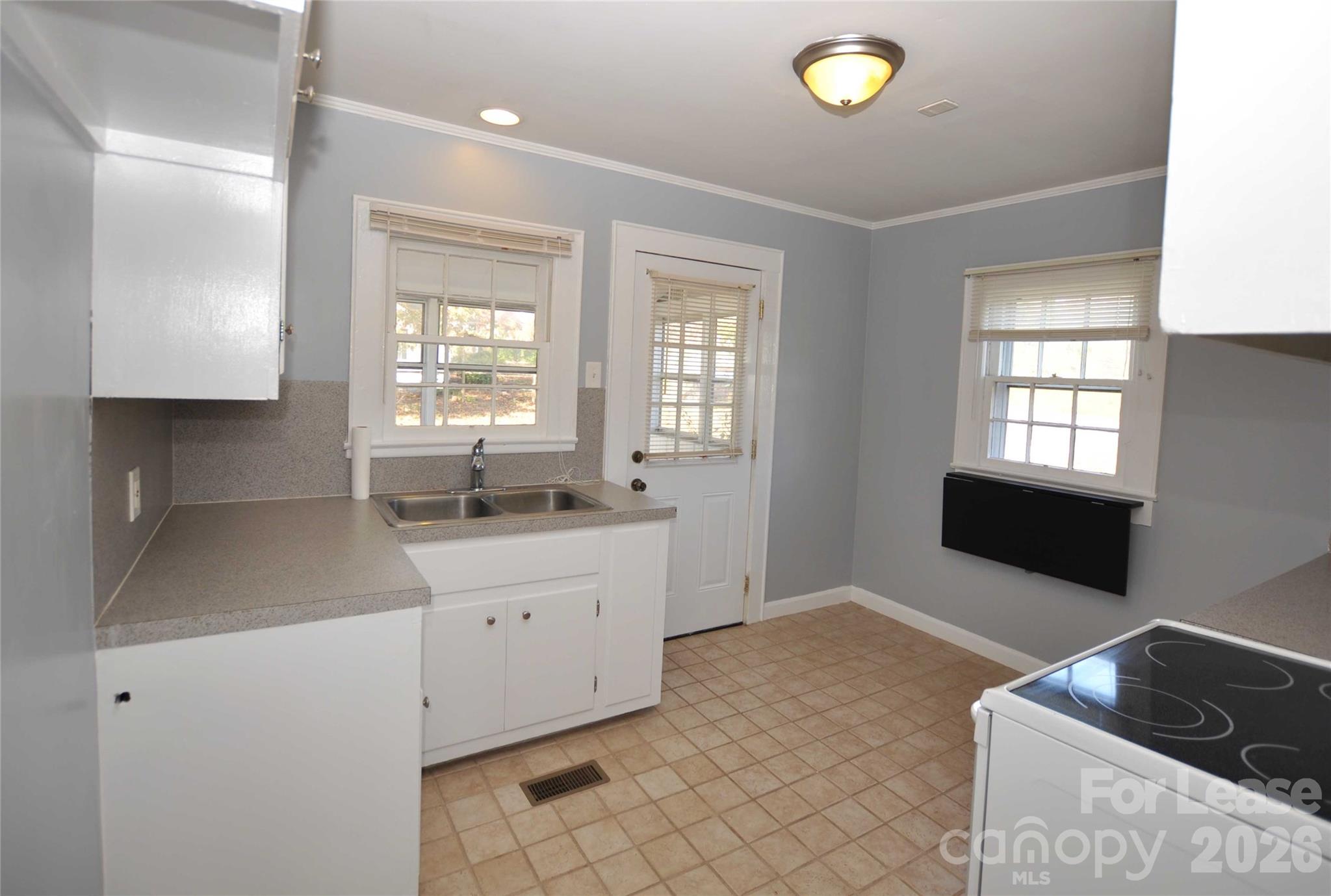 502 S Main Street Property Photo 3