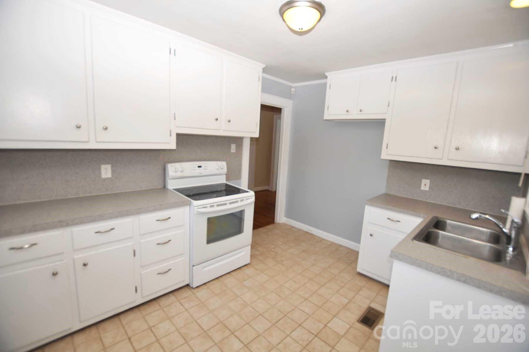502 S Main Street Property Photo 4