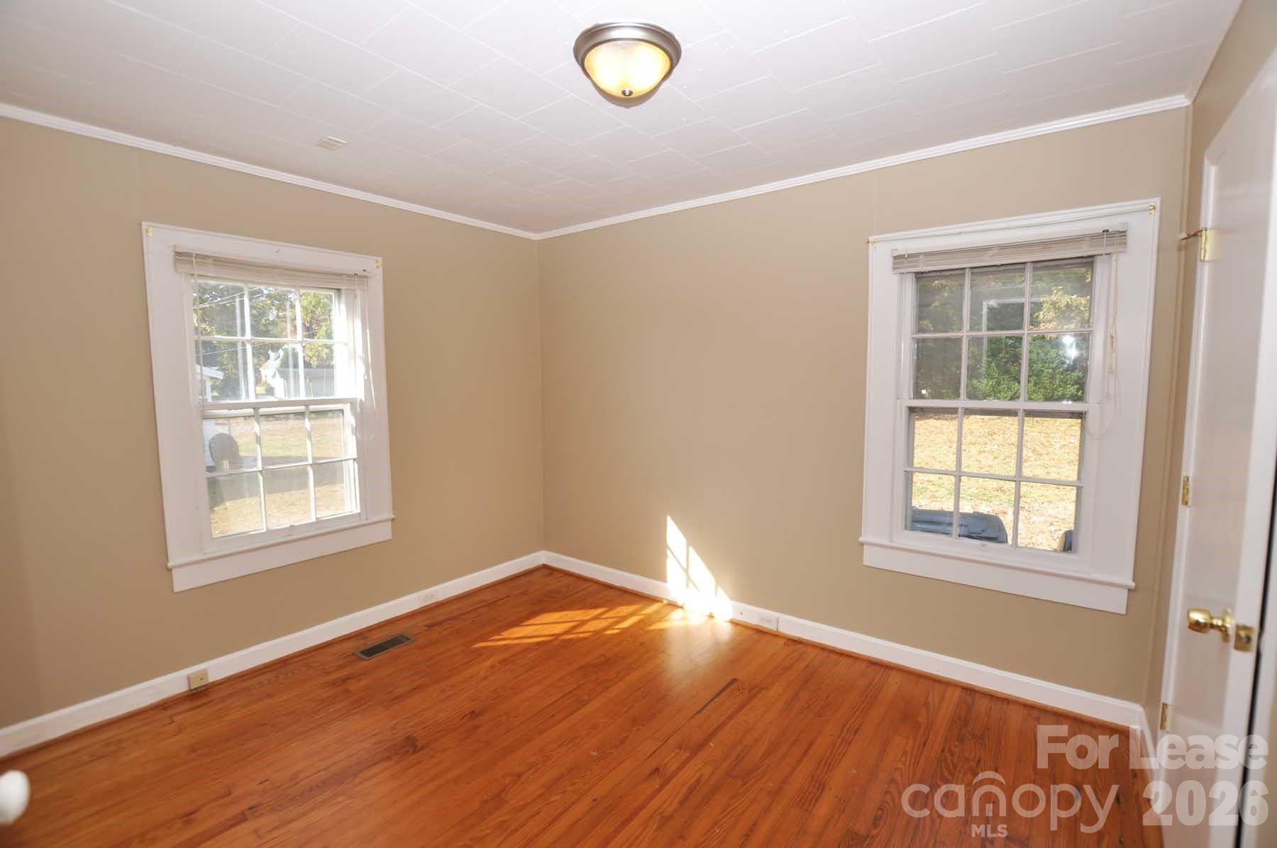 502 S Main Street Property Photo 6