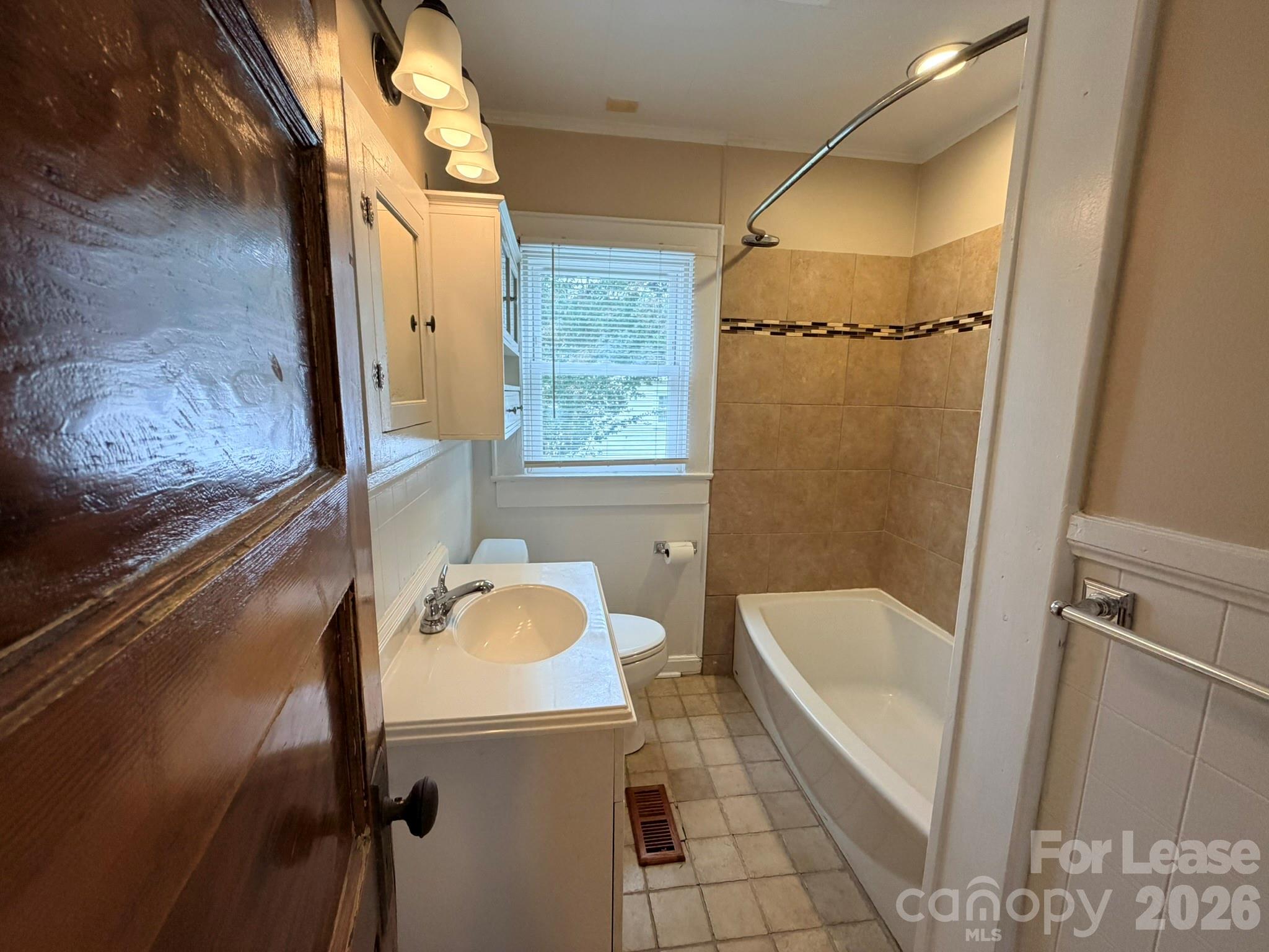 502 S Main Street Property Photo 10