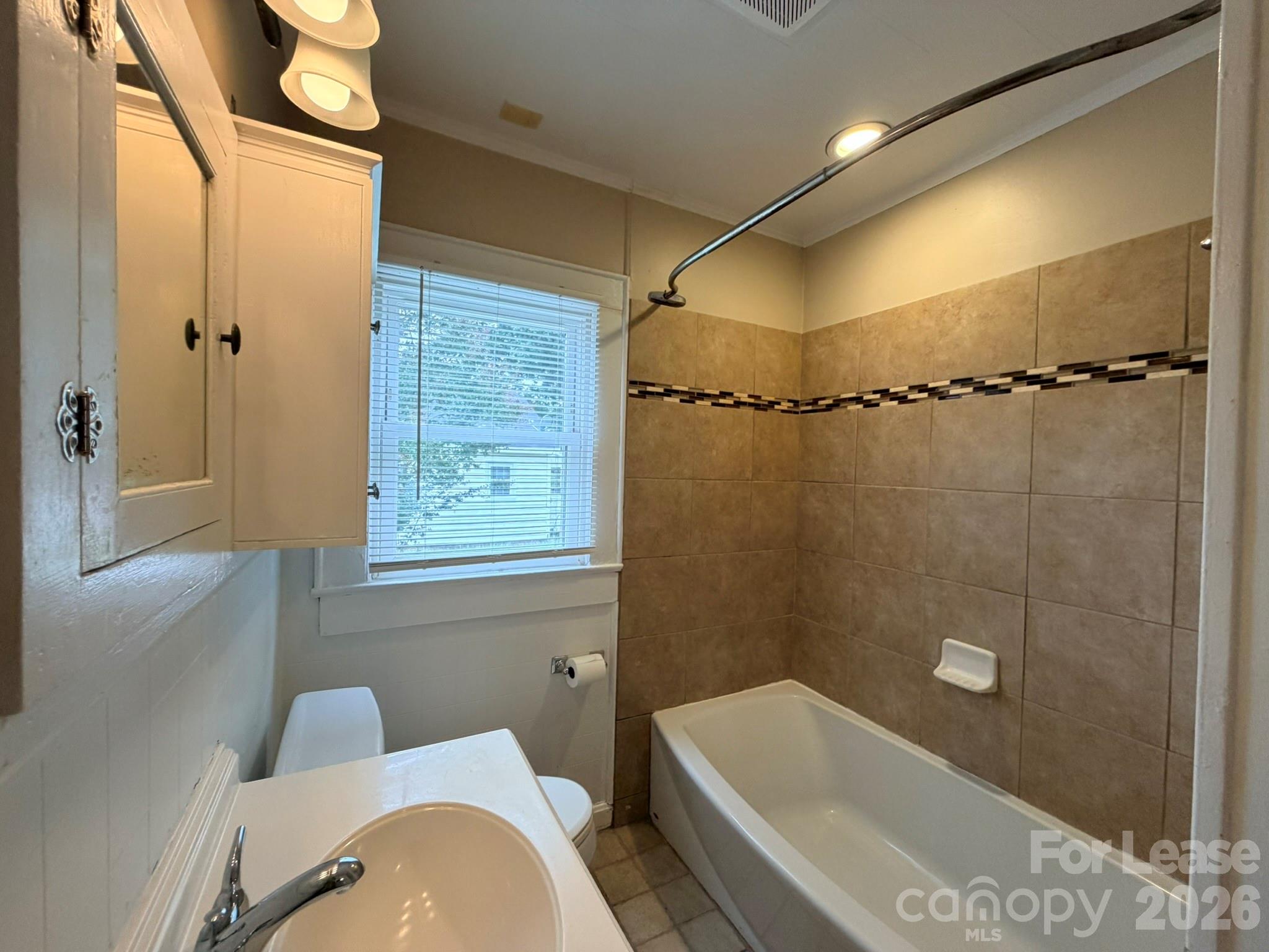 502 S Main Street Property Photo 11
