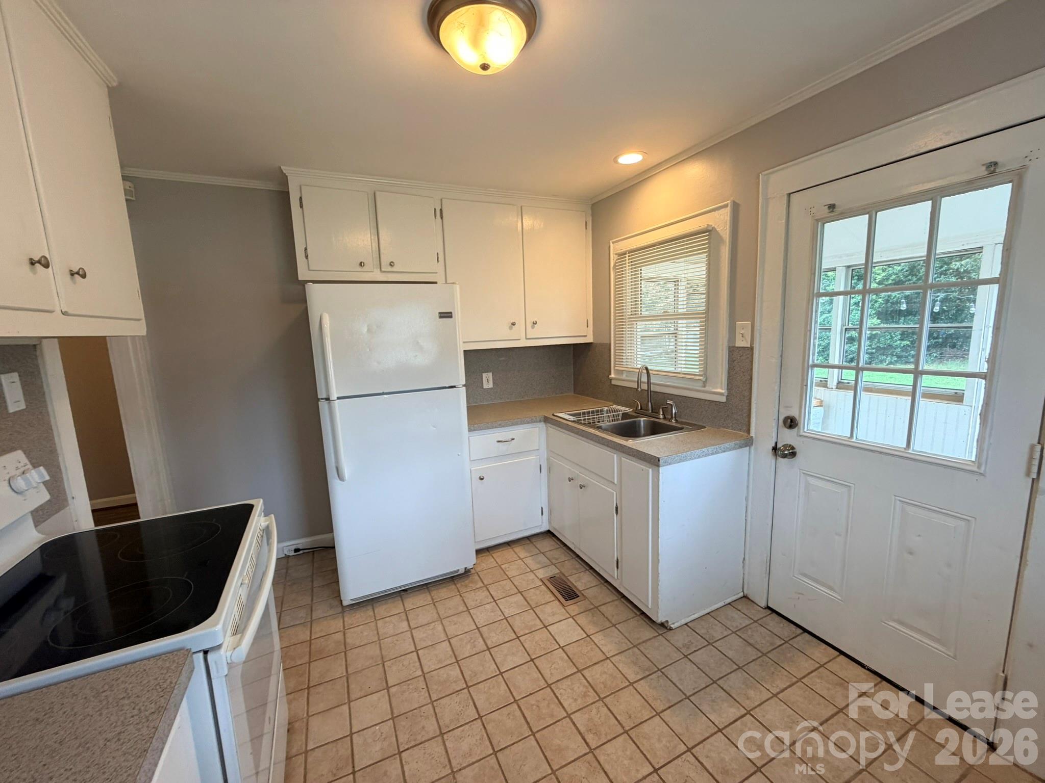 502 S Main Street Property Photo 14