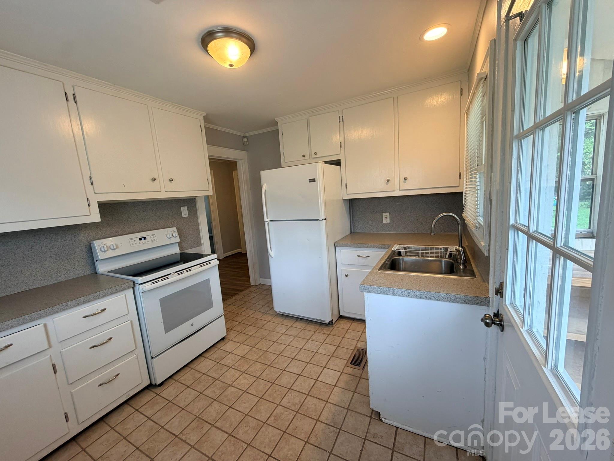 502 S Main Street Property Photo 15