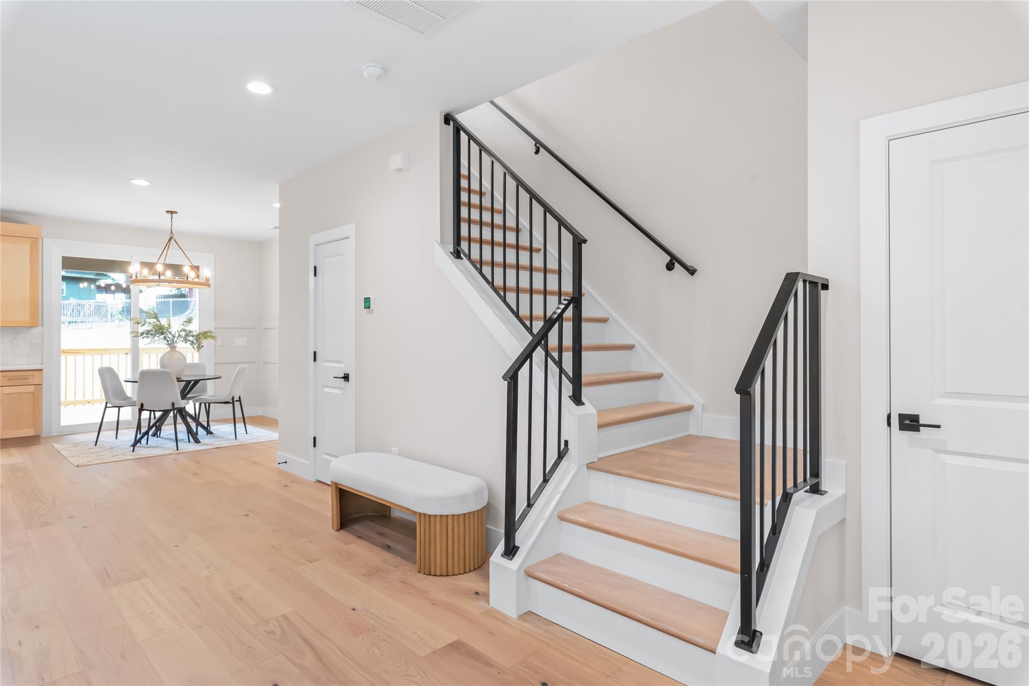 112 Cherokee Lane Property Photo 8