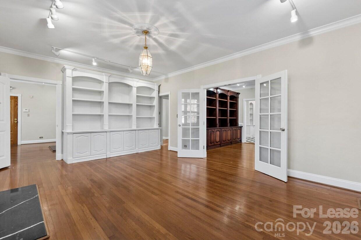 408 N White Street Property Photo 6
