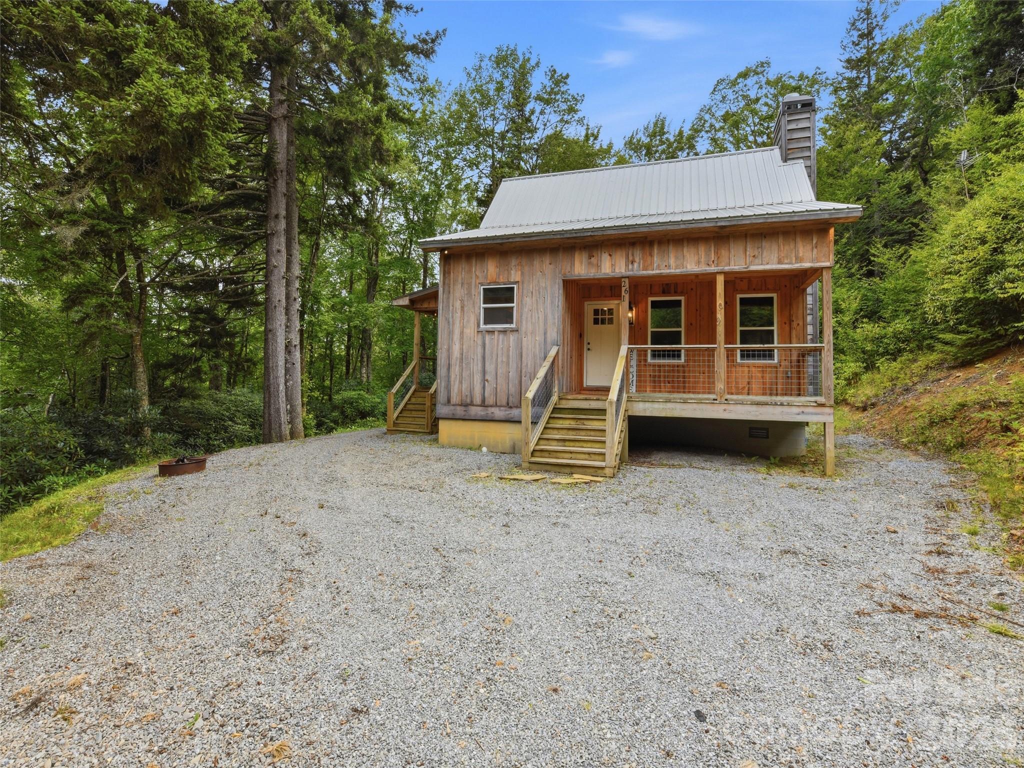 261 Yonah Drive Property Photo 1