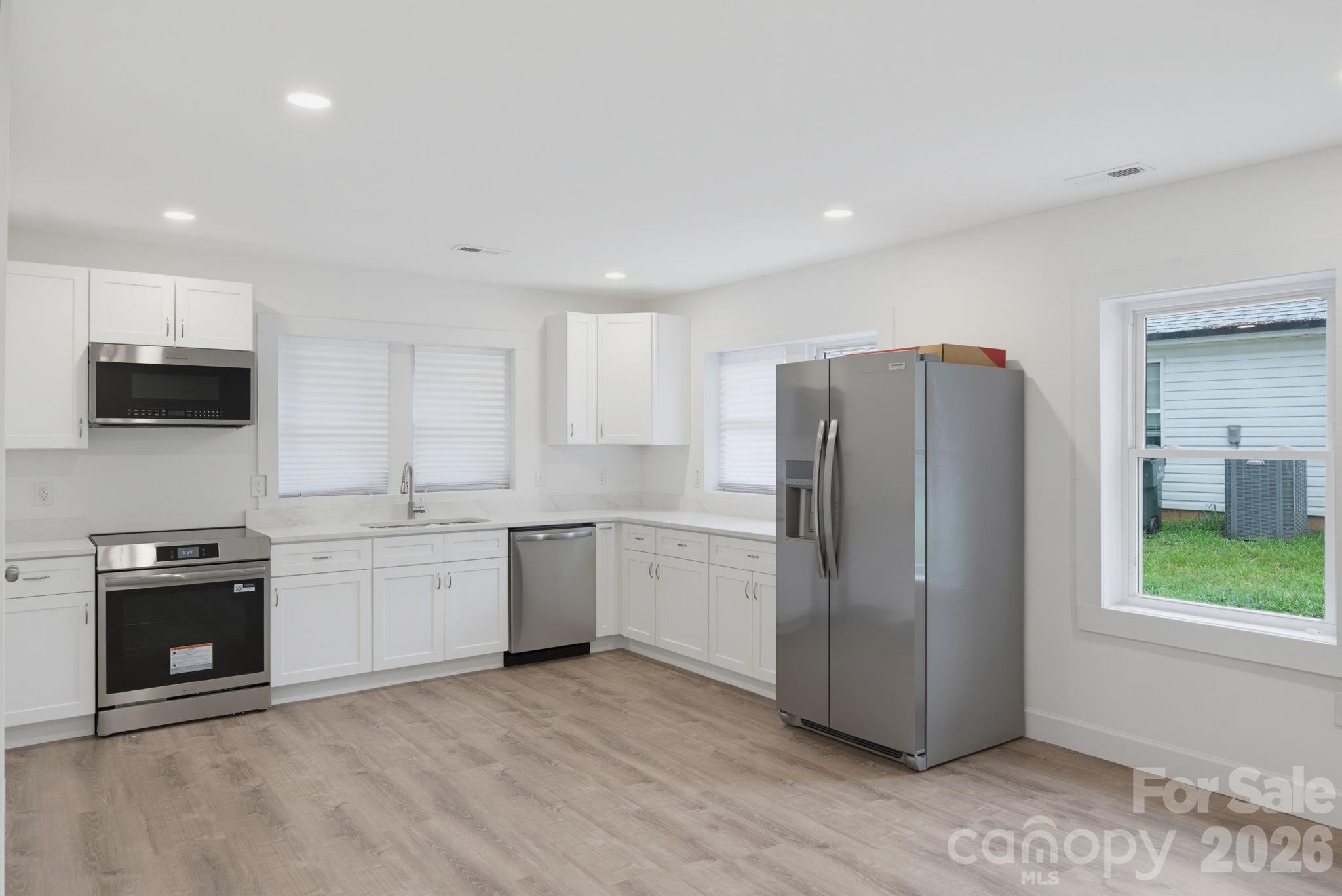 2211 Second Street Property Photo 4