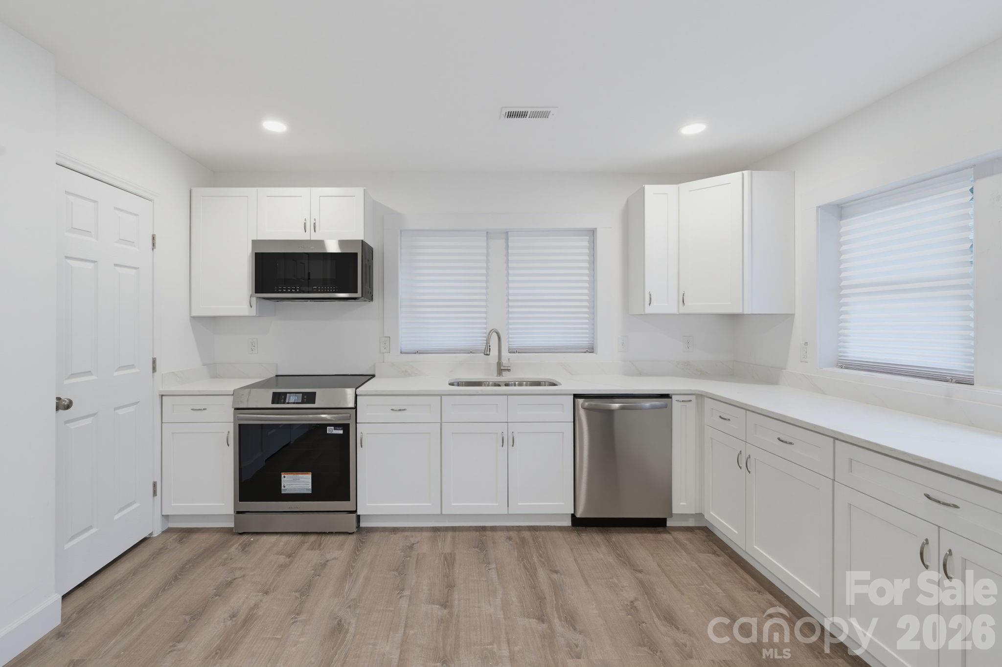 2211 Second Street Property Photo 5