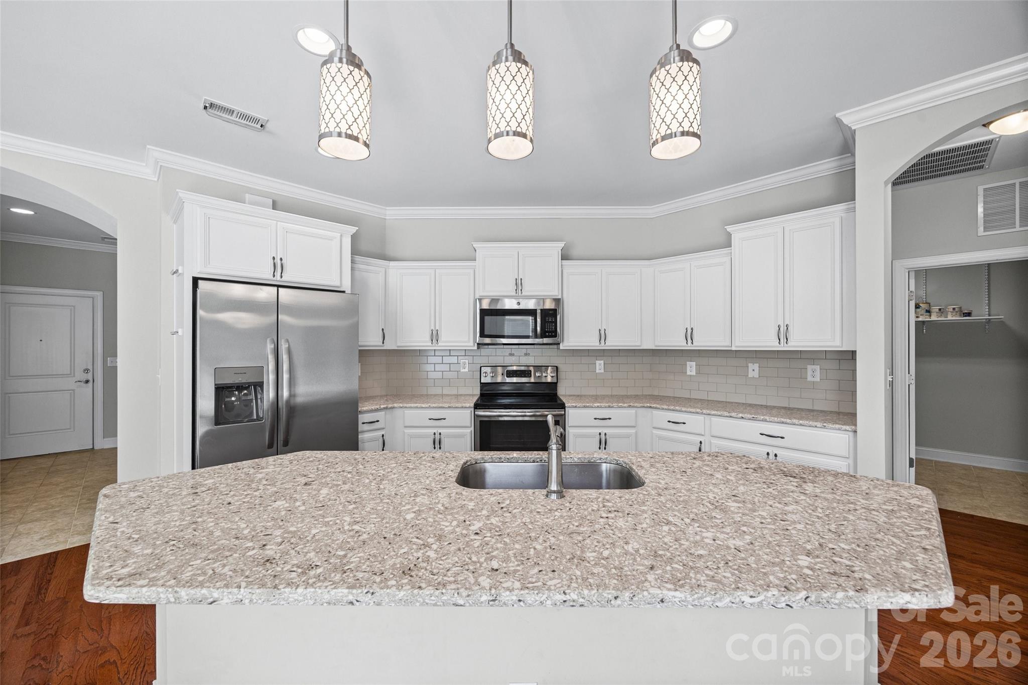 1140 Avalon Place Property Photo 3
