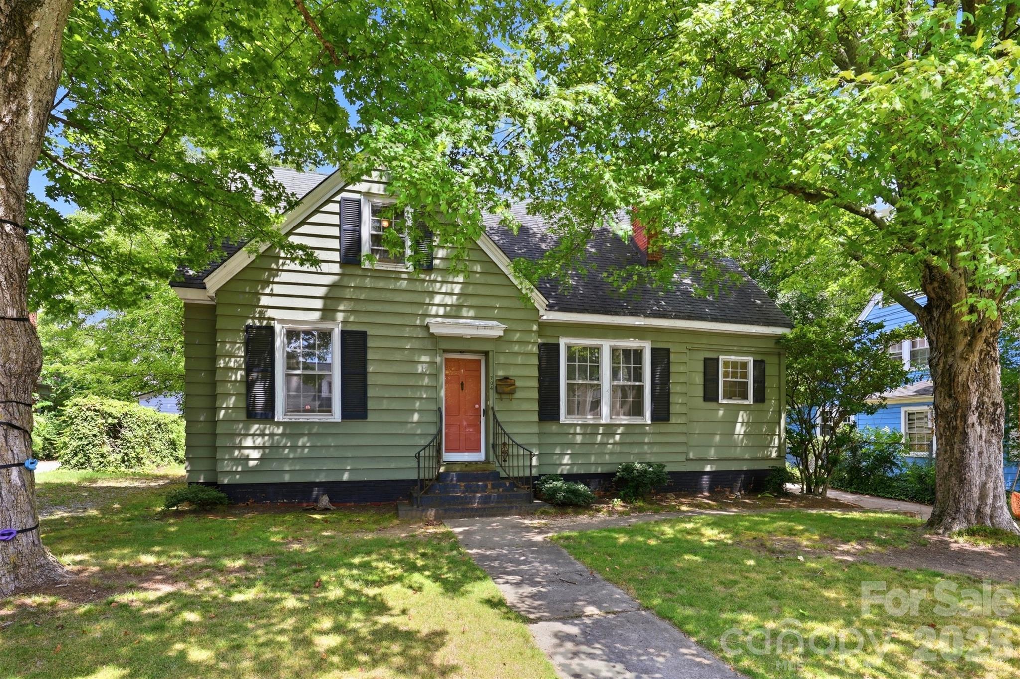 704 N Washington Street Property Photo 1