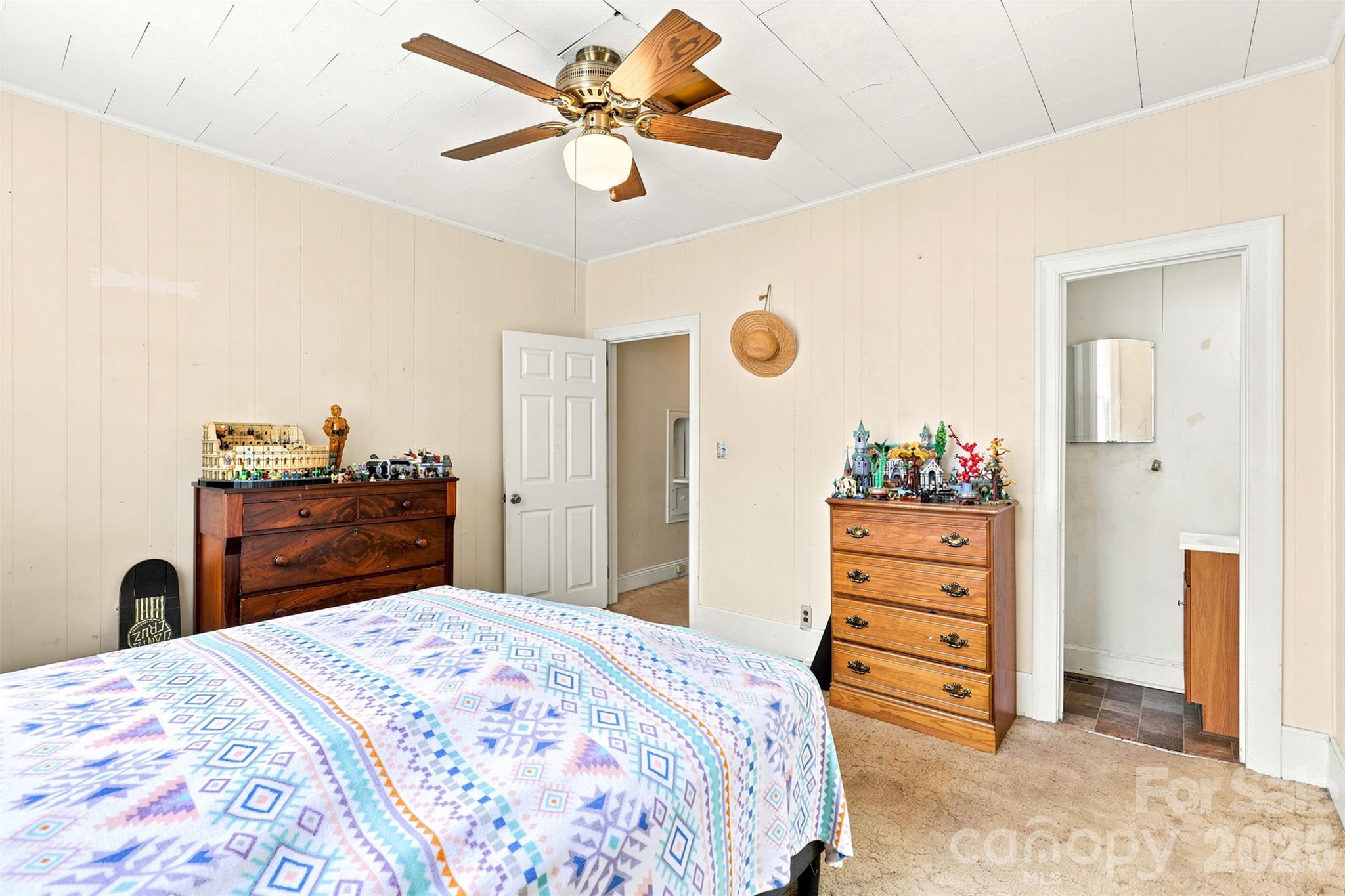 704 N Washington Street Property Photo 12