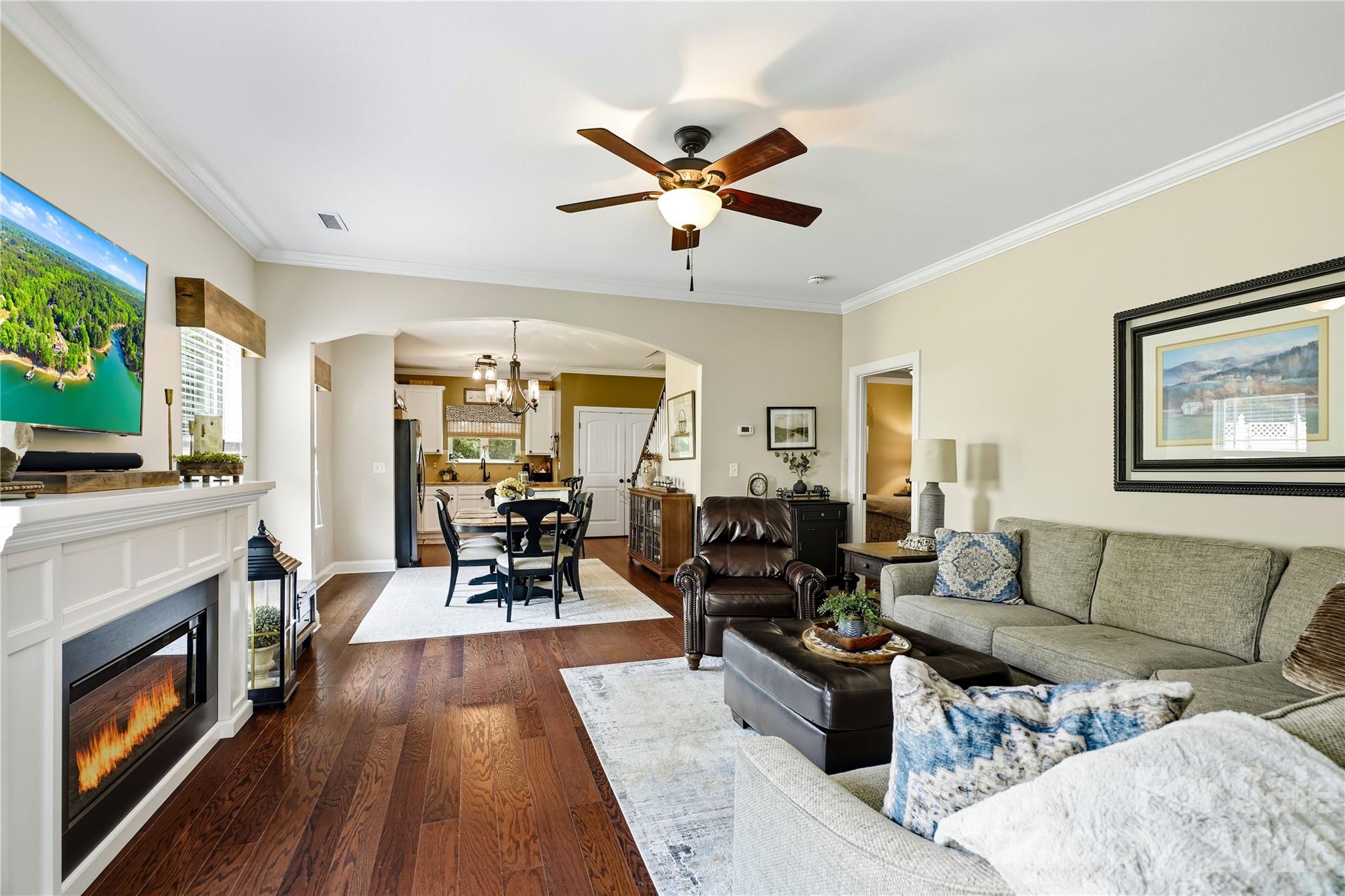 192 Aztec Circle Property Photo 2