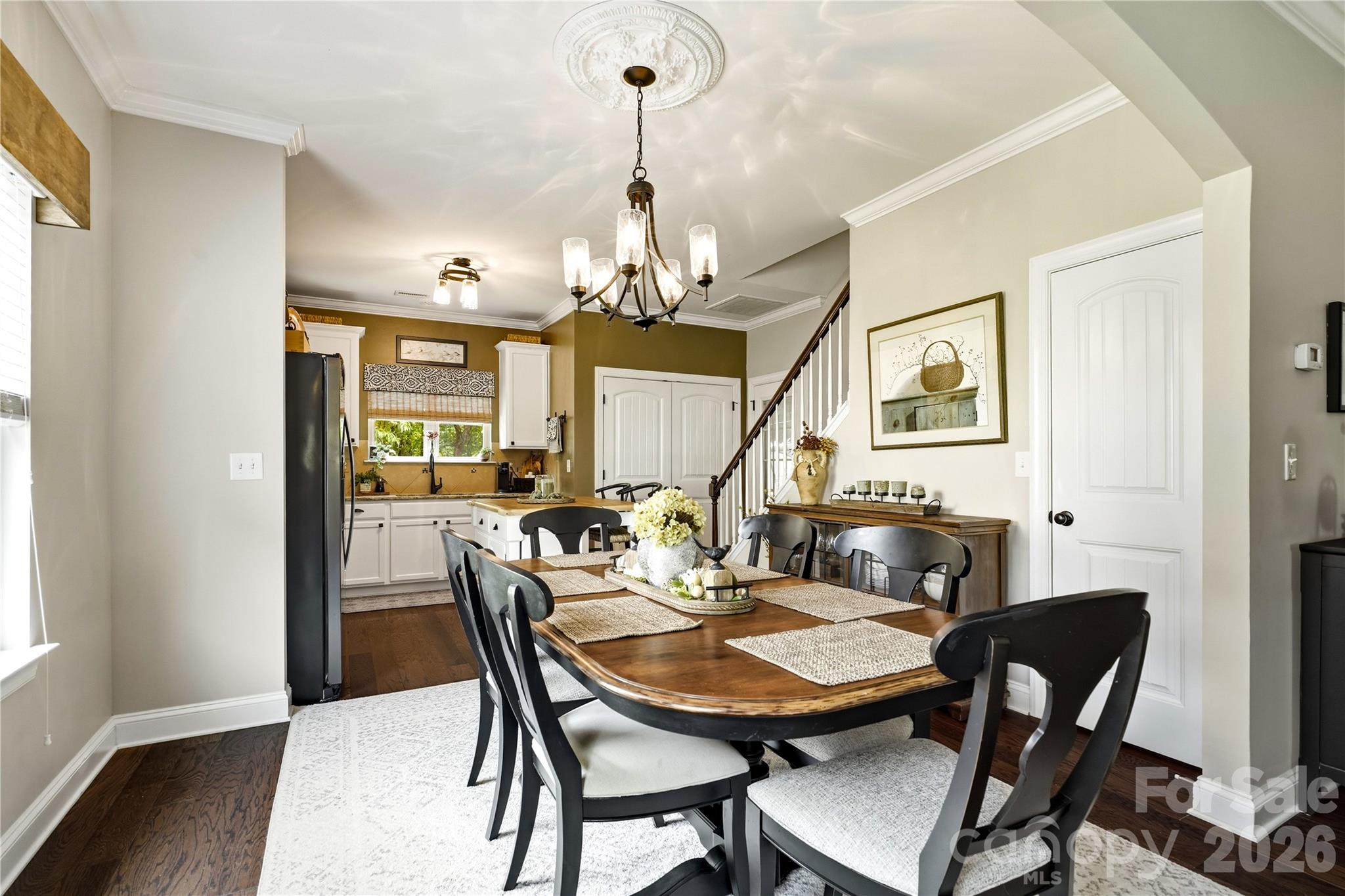 192 Aztec Circle Property Photo 4