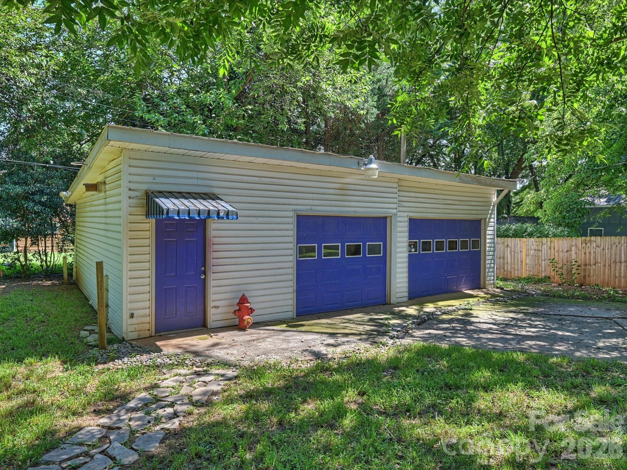 3014 Yadkin Avenue Property Photo 4