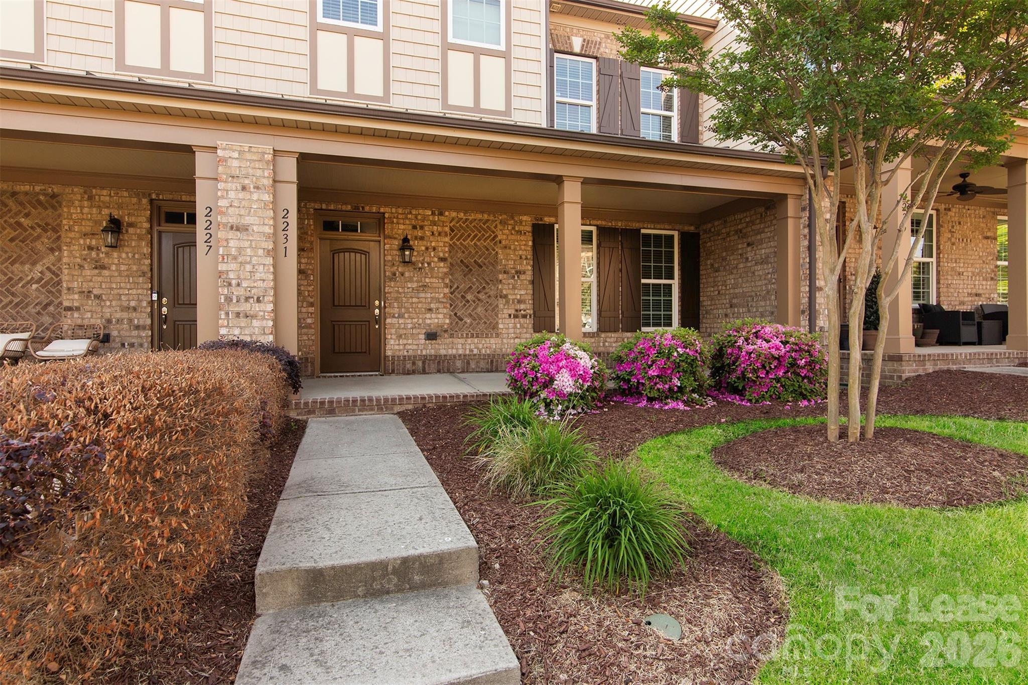 2231 Eversham Drive Property Photo 2