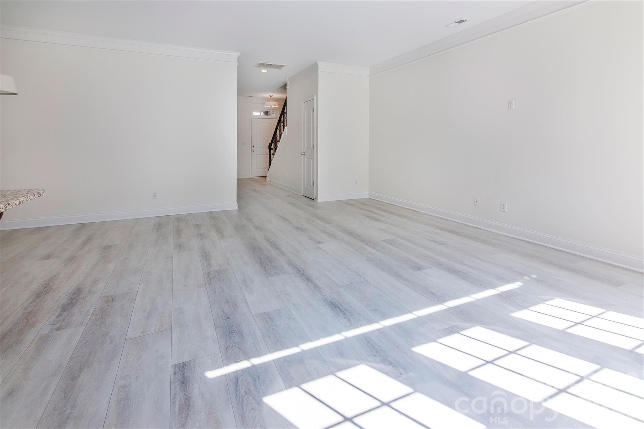 2231 Eversham Drive Property Photo 5