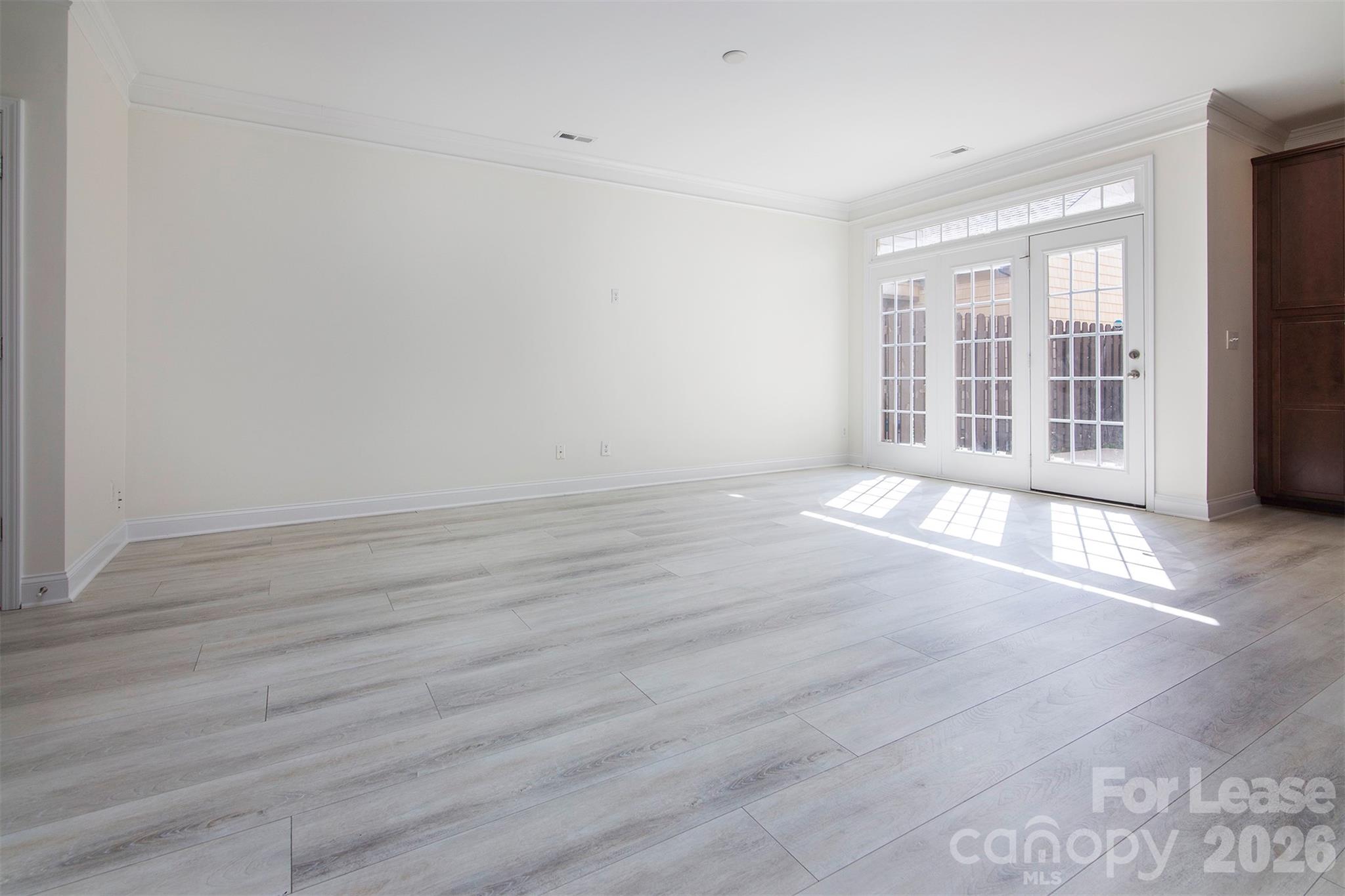 2231 Eversham Drive Property Photo 6