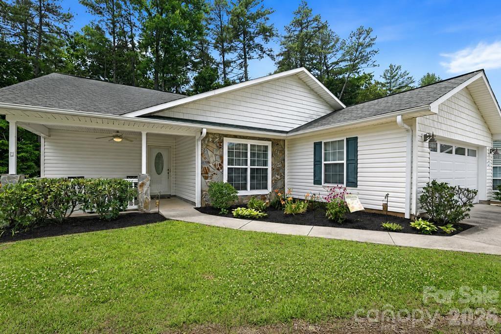 17 Coventry Circle Property Photo 1