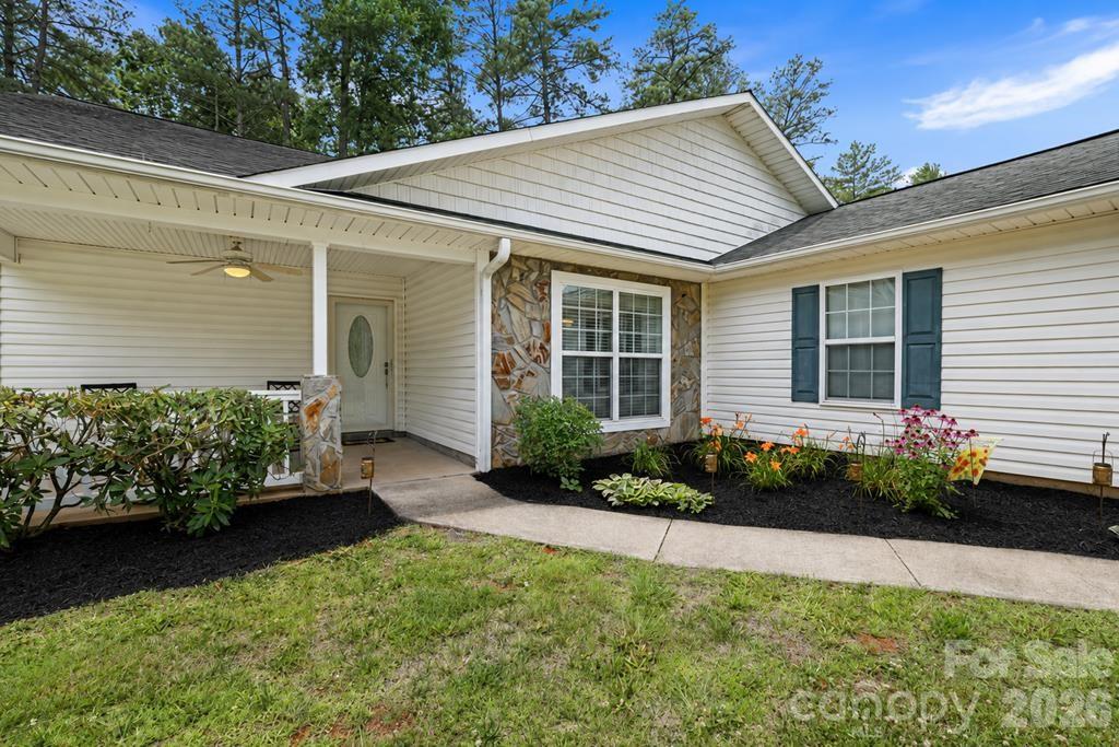 17 Coventry Circle Property Photo 2