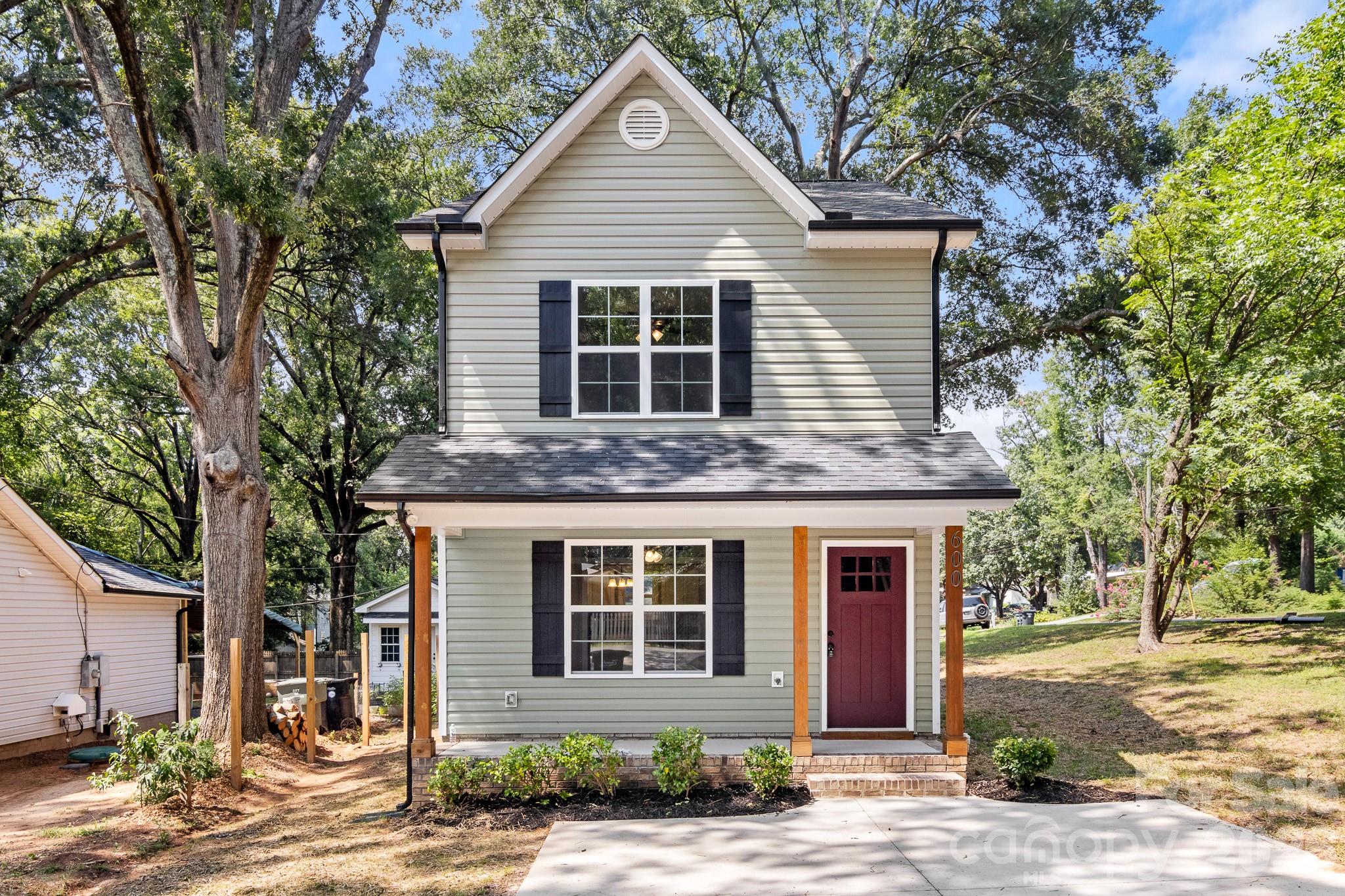 600 Sunderland Road Property Photo 1