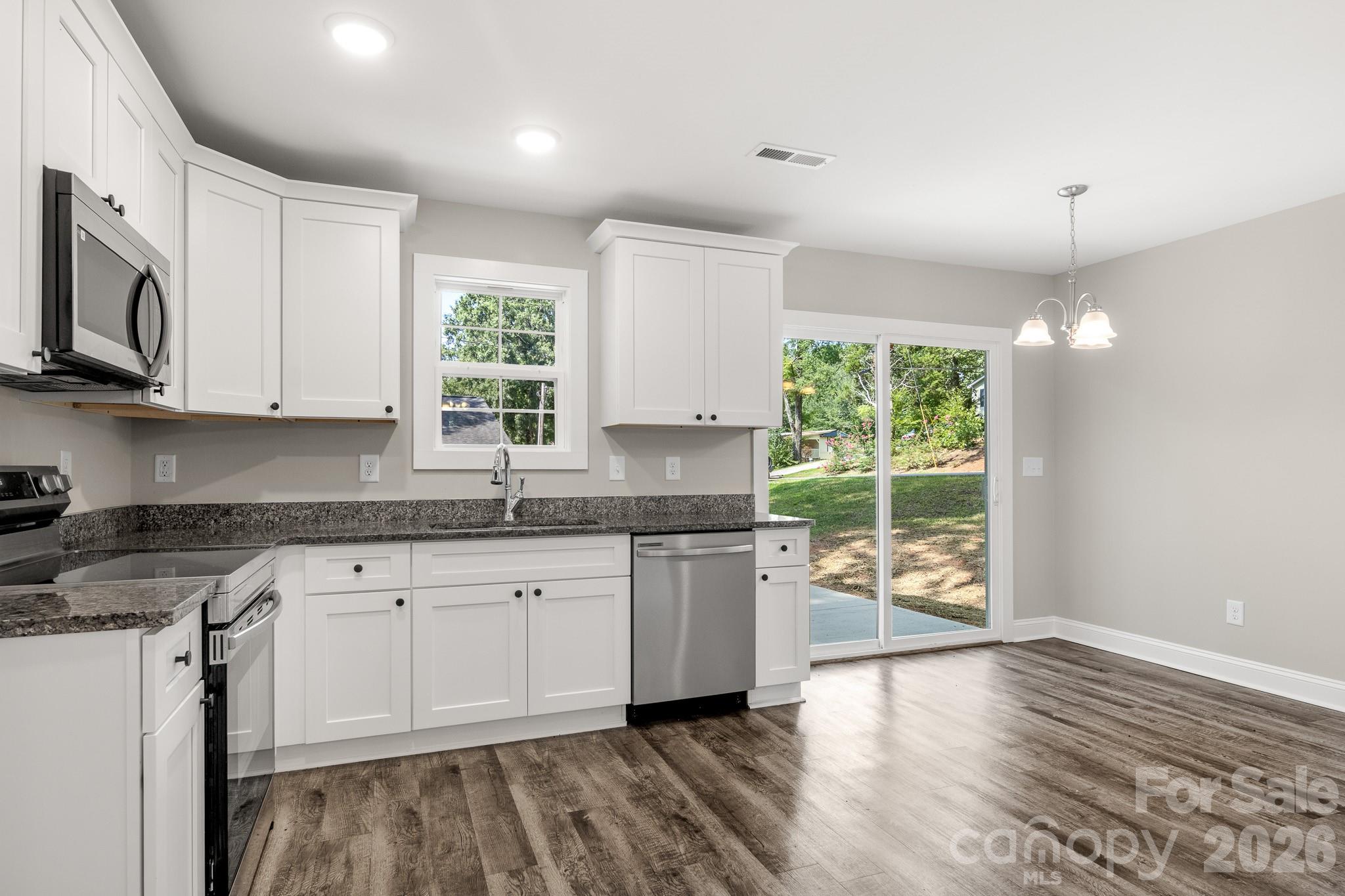 600 Sunderland Road Property Photo 12
